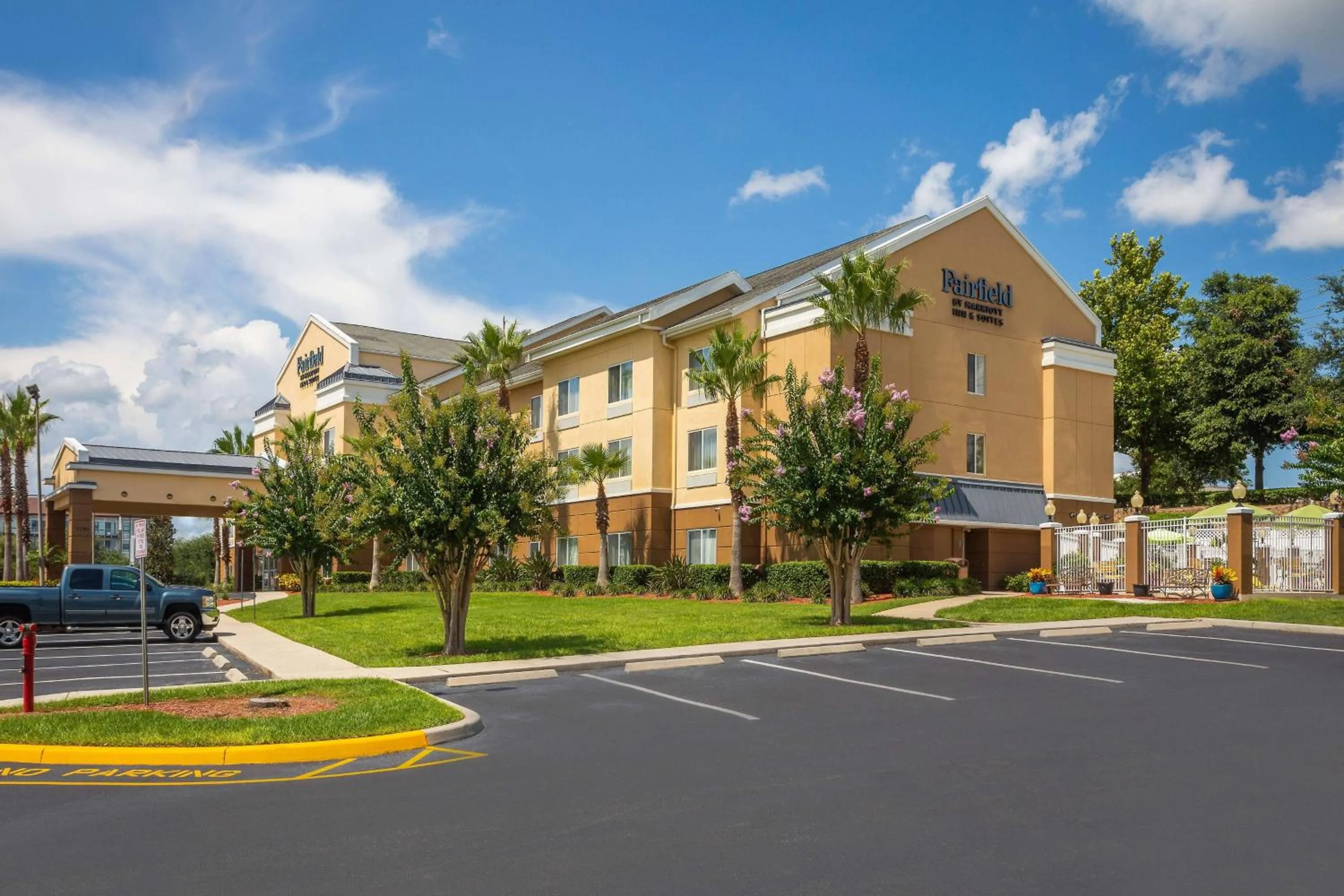 Property building in Fairfield Inn & Suites by Marriott Clermont