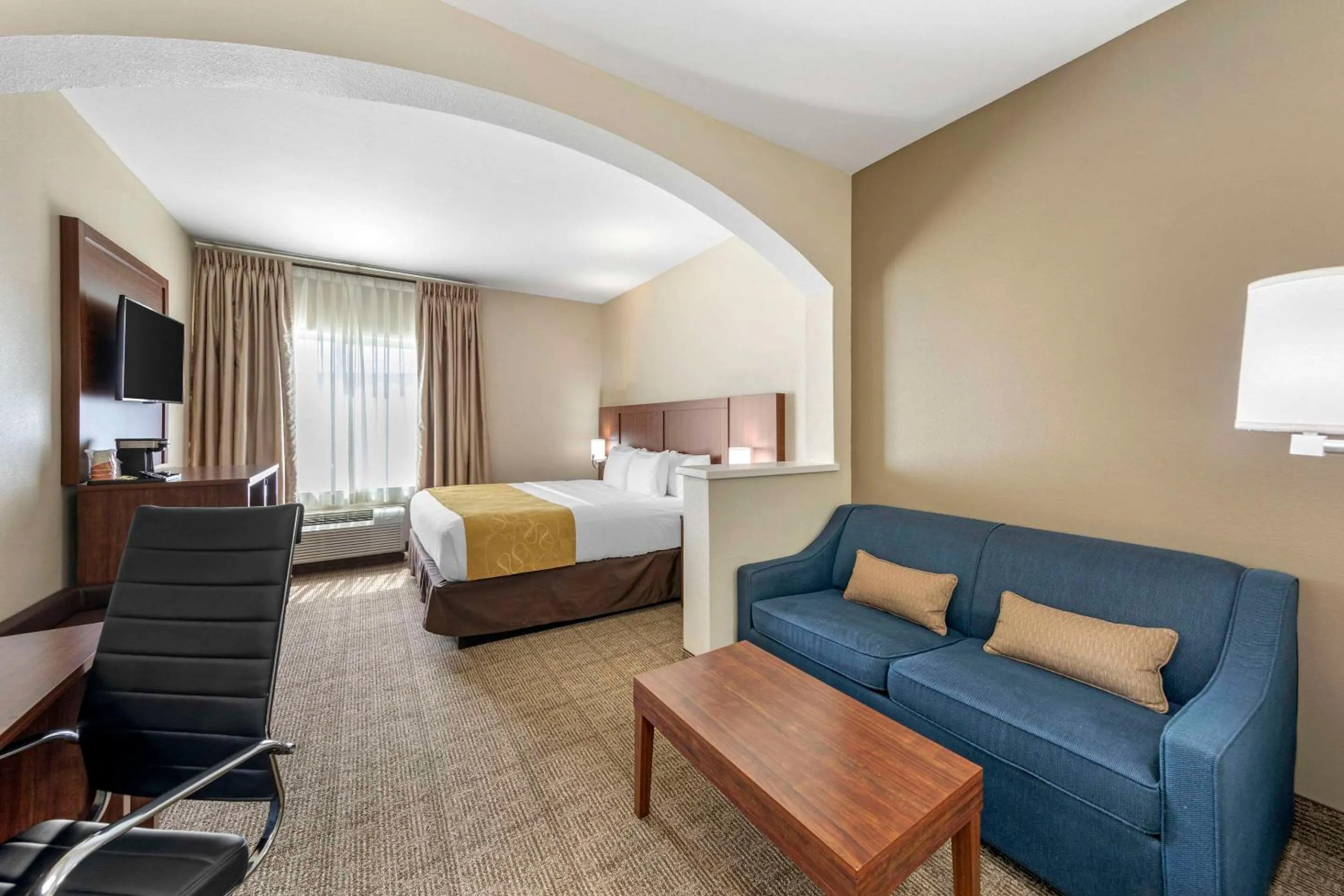 Bedroom, Bed in Comfort Suites Tulare Sequoia Gateway