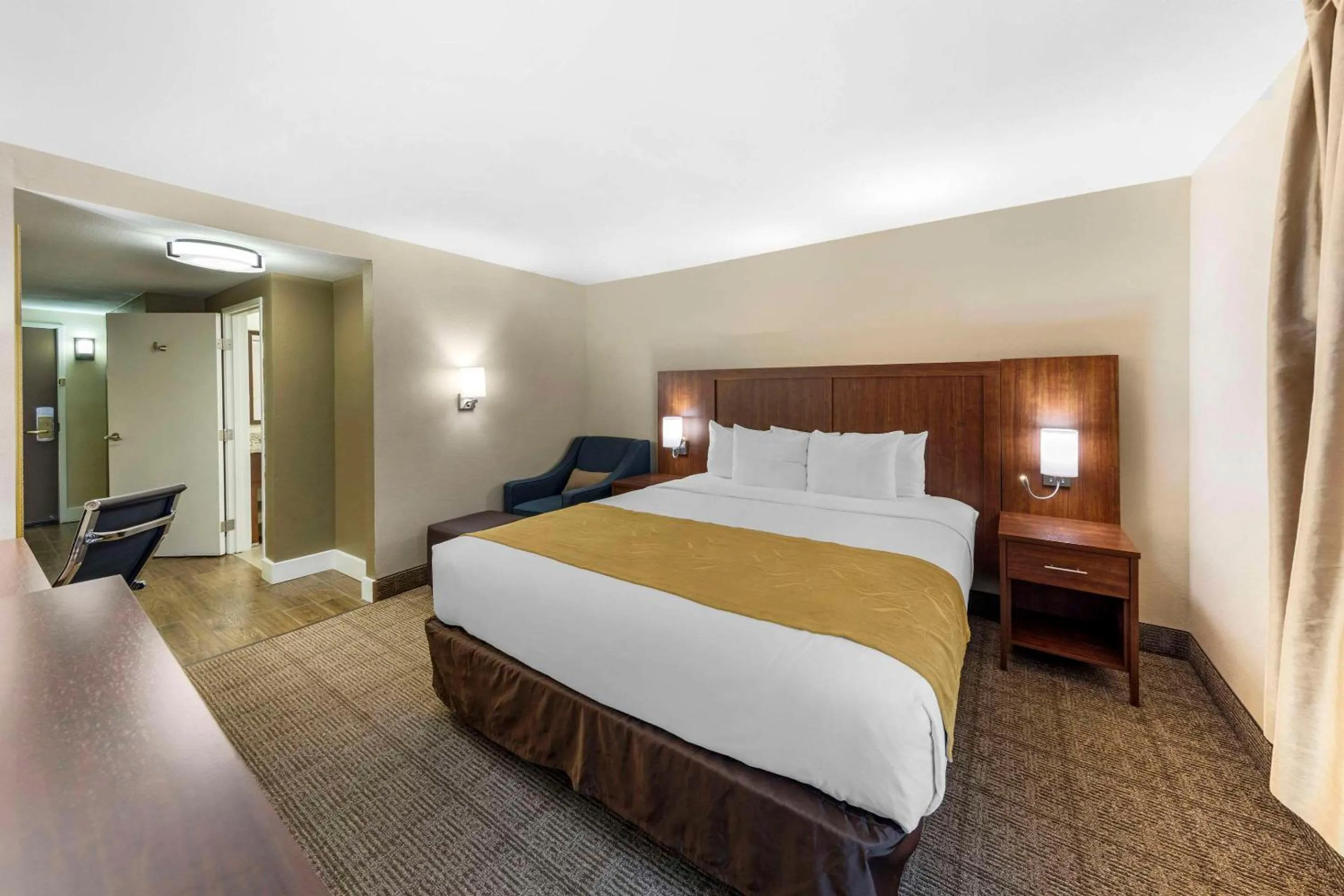 Bedroom, Bed in Comfort Suites Tulare Sequoia Gateway