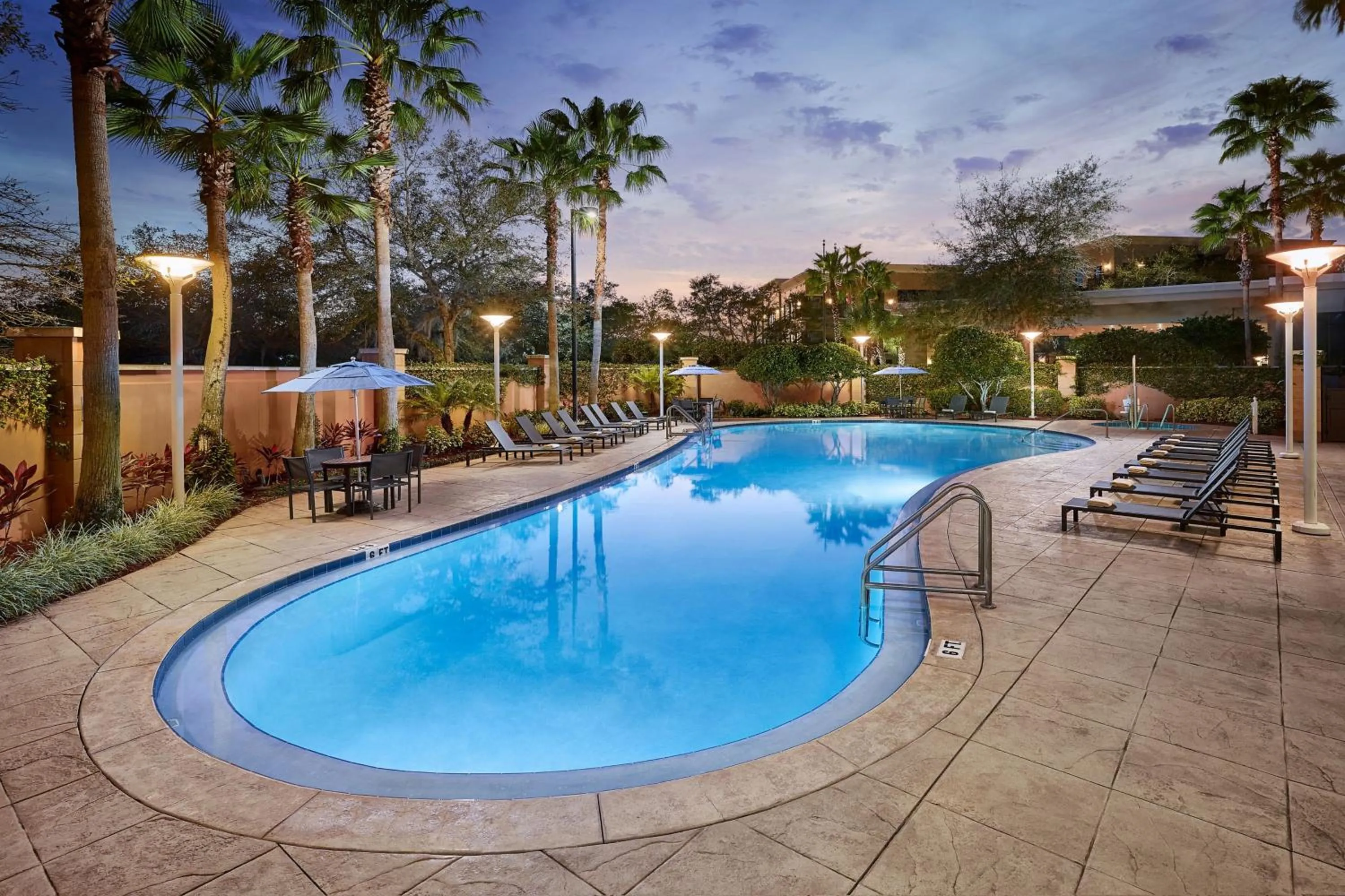 Swimming pool in Orlando Marriott Lake Mary