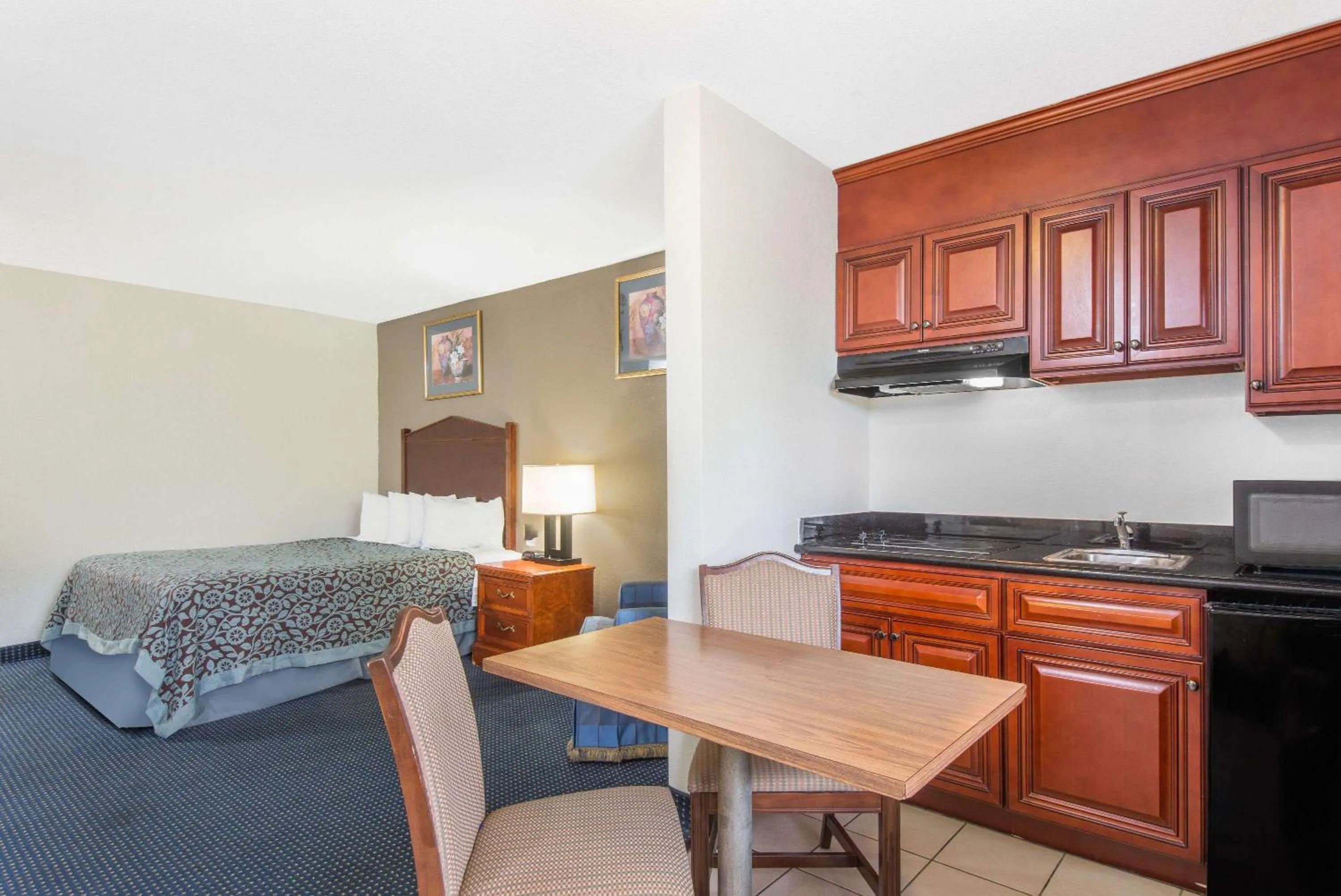 Photo of the whole room, Bed in Days Inn by Wyndham Arlington Pentagon