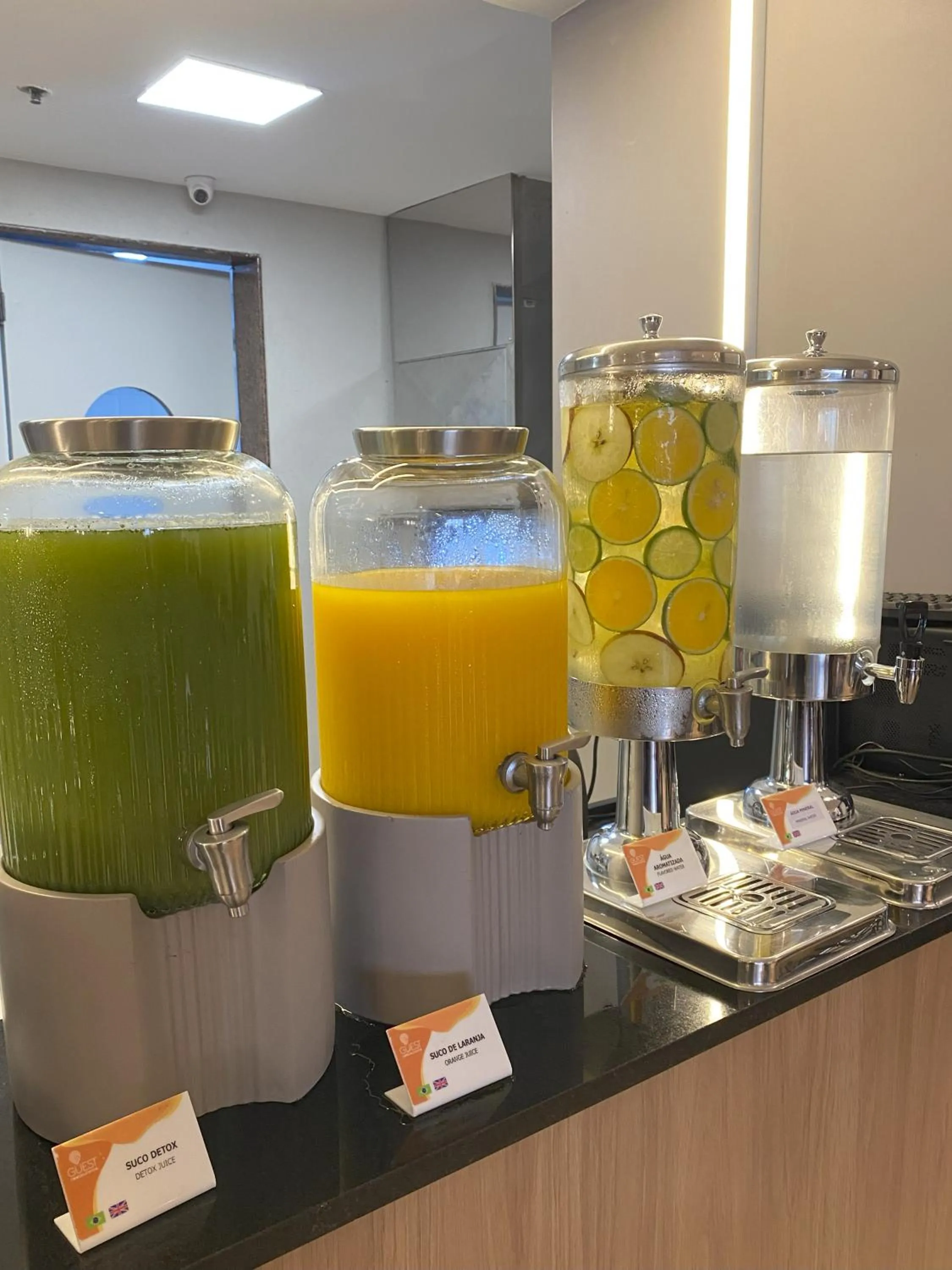 Restaurant/places to eat in Quality Suites Vila Velha