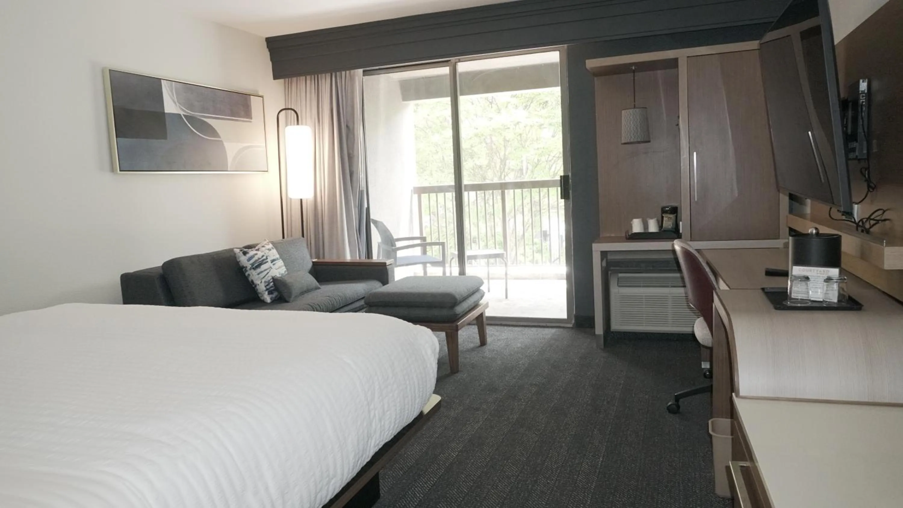 Bed in Courtyard Memphis East/Bill Morris Parkway