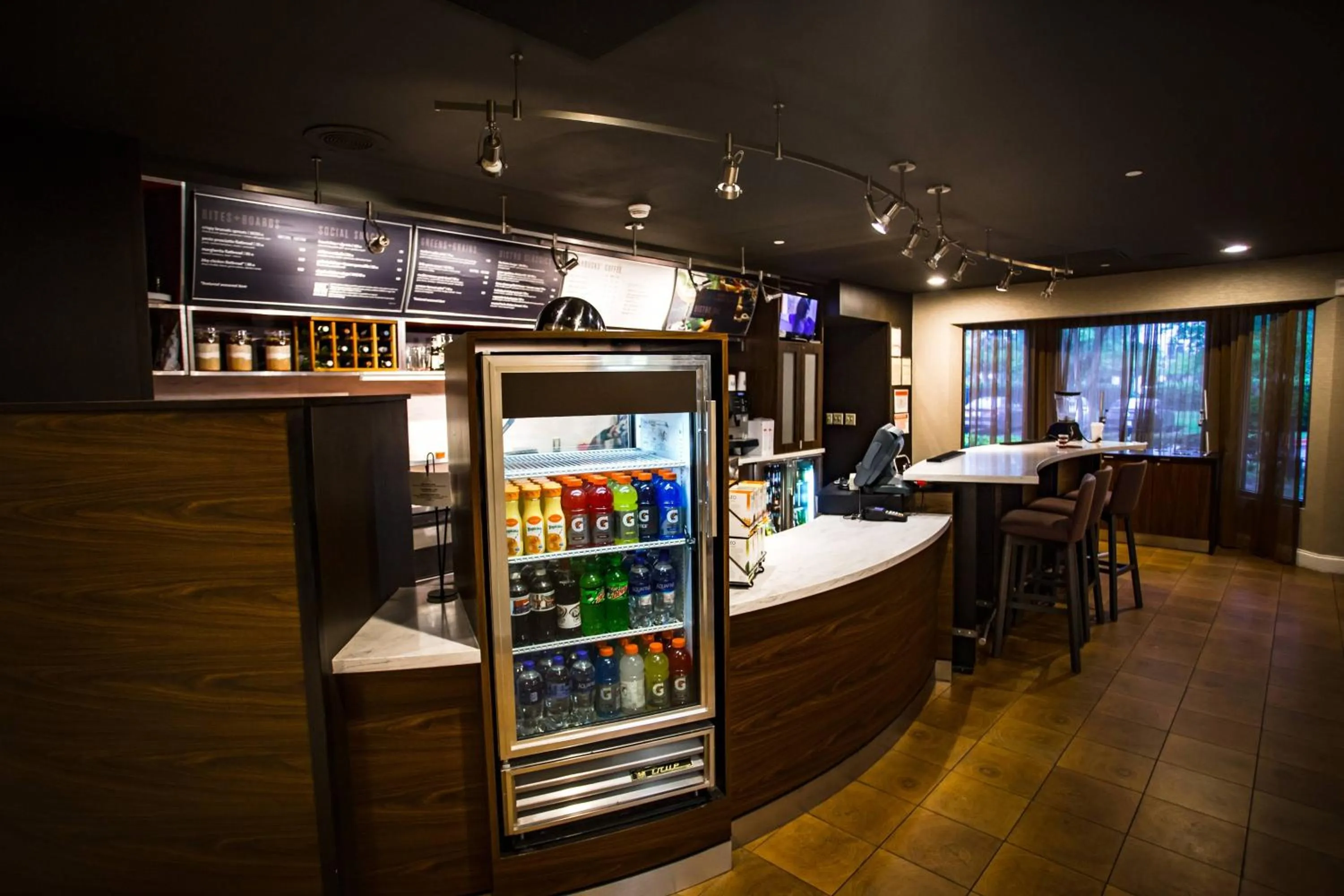 Restaurant/places to eat in Courtyard Memphis East/Bill Morris Parkway