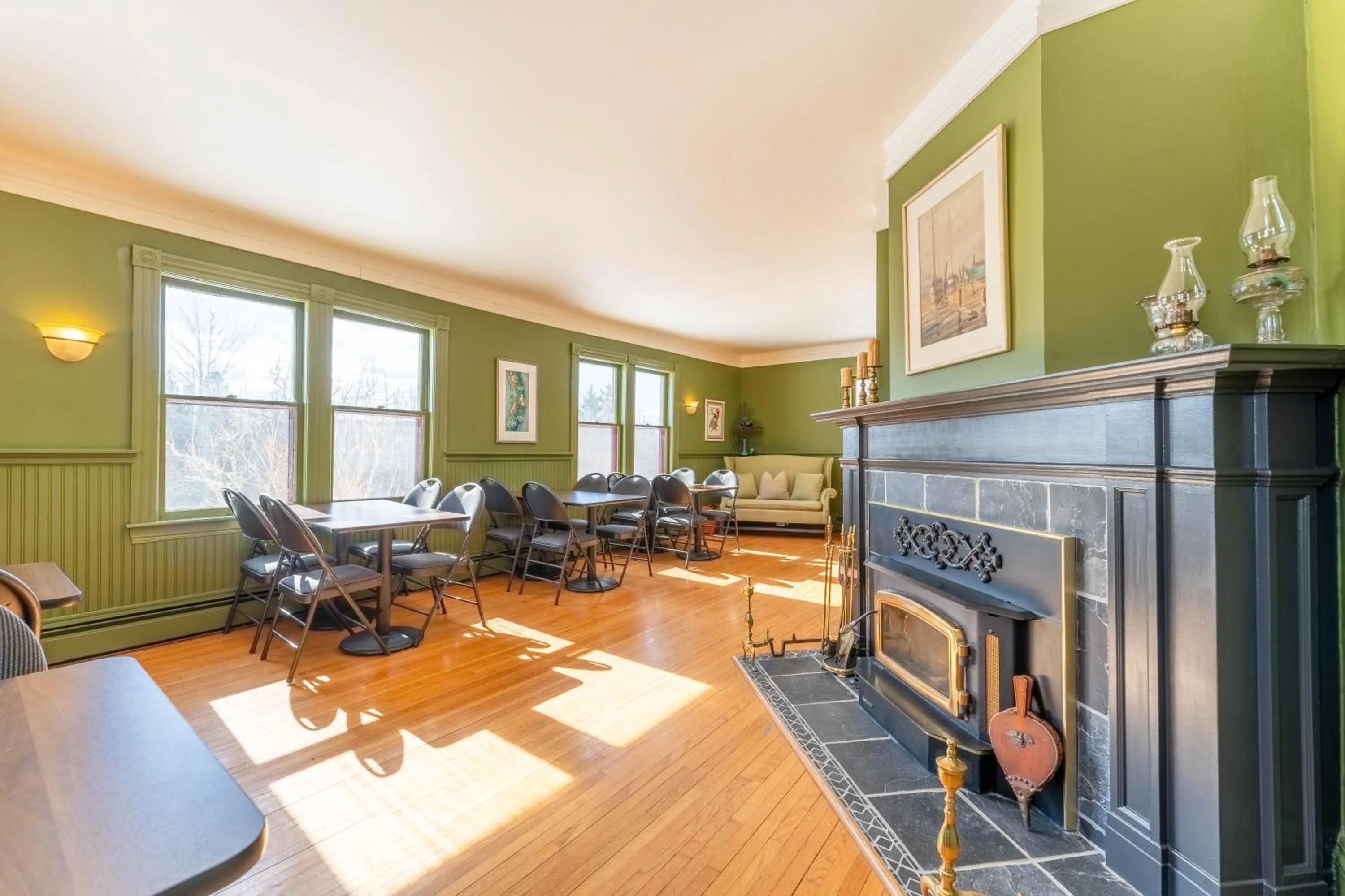 Dining area in Dominion Hill Country Inn