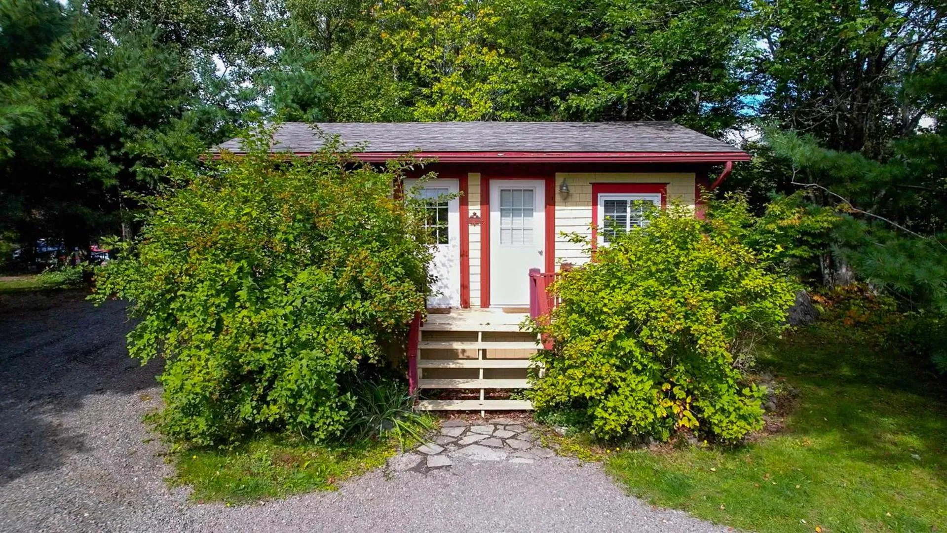 Property building in Dominion Hill Country Inn