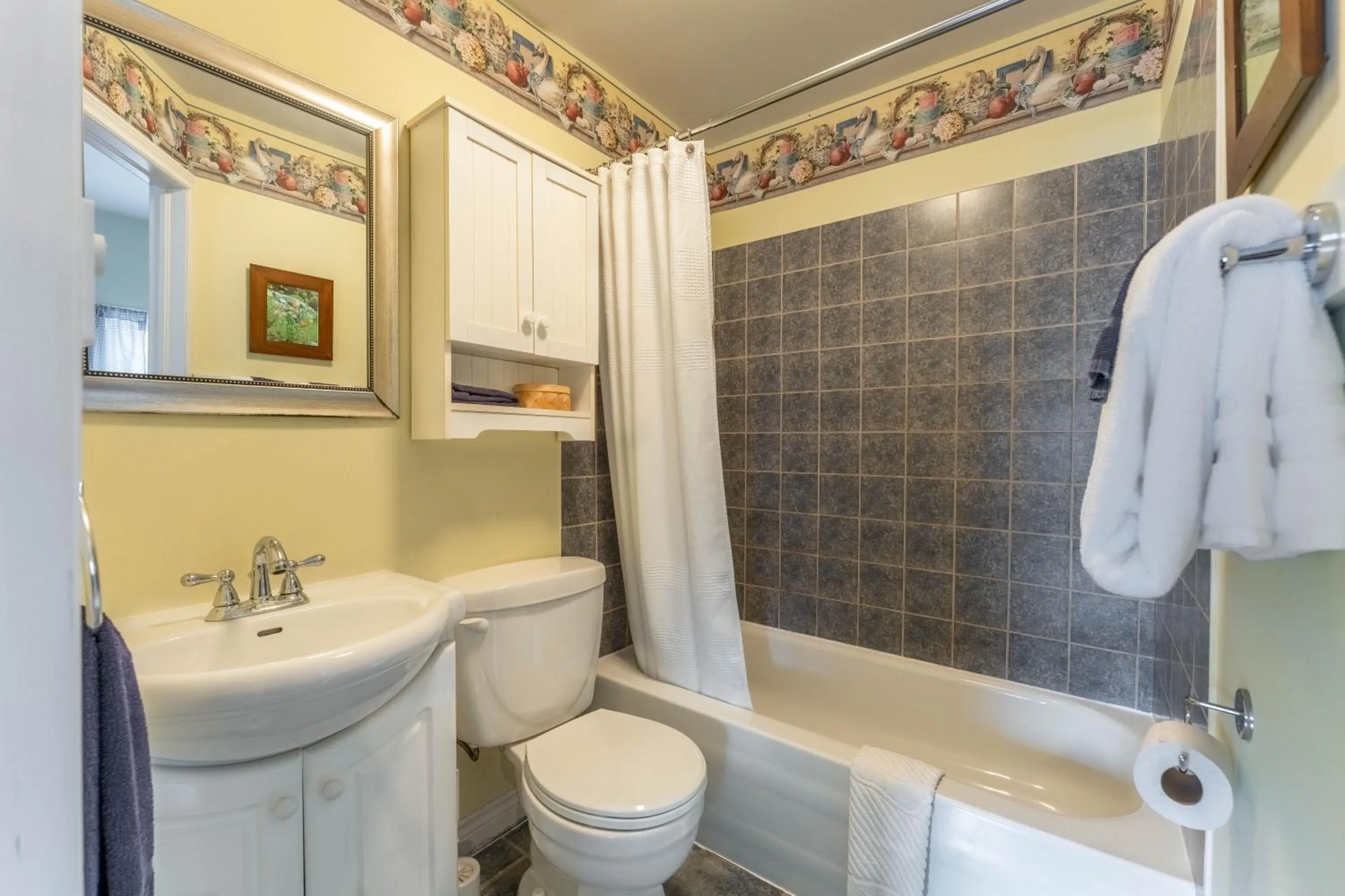 Shower in Dominion Hill Country Inn