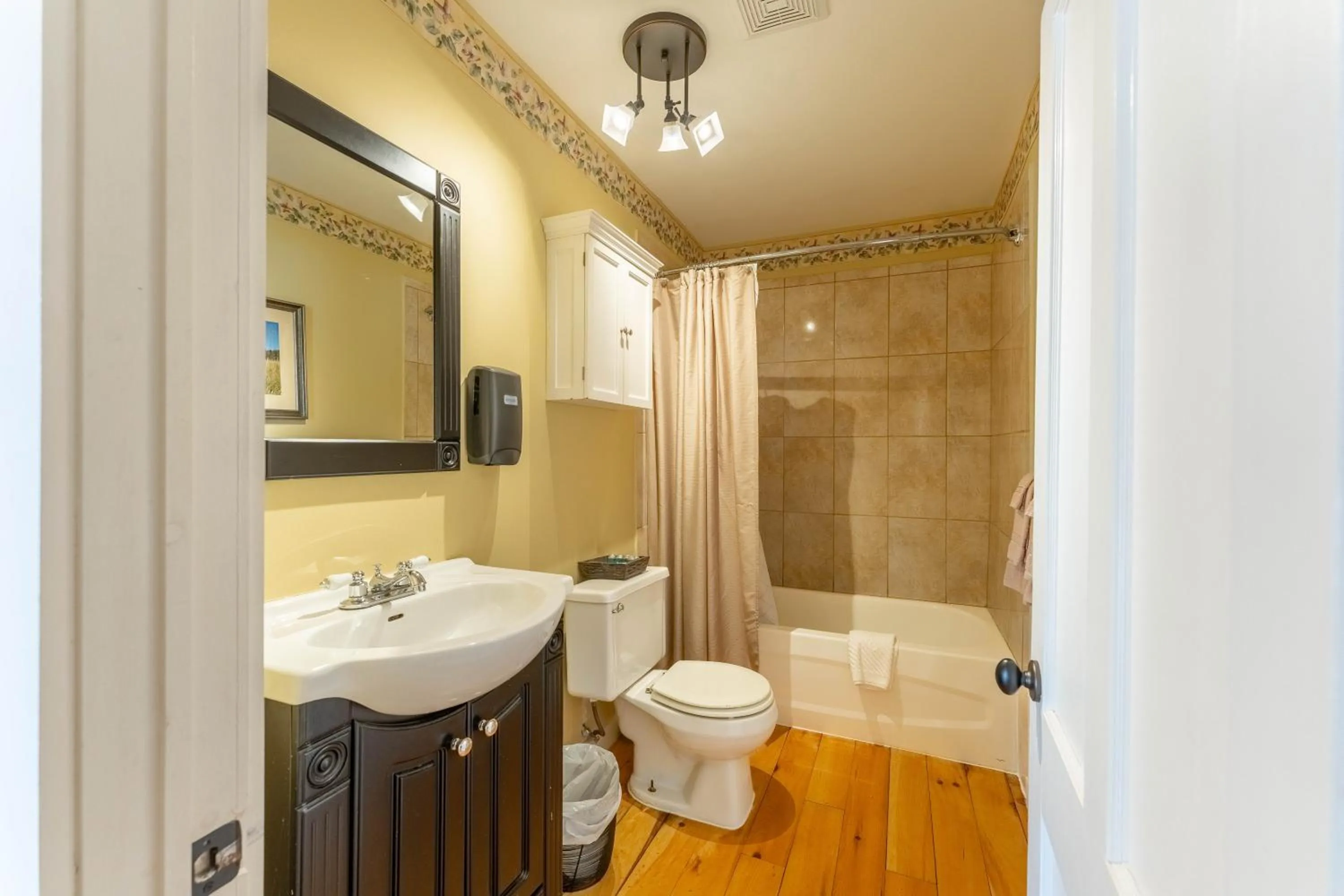 Bathroom in Dominion Hill Country Inn