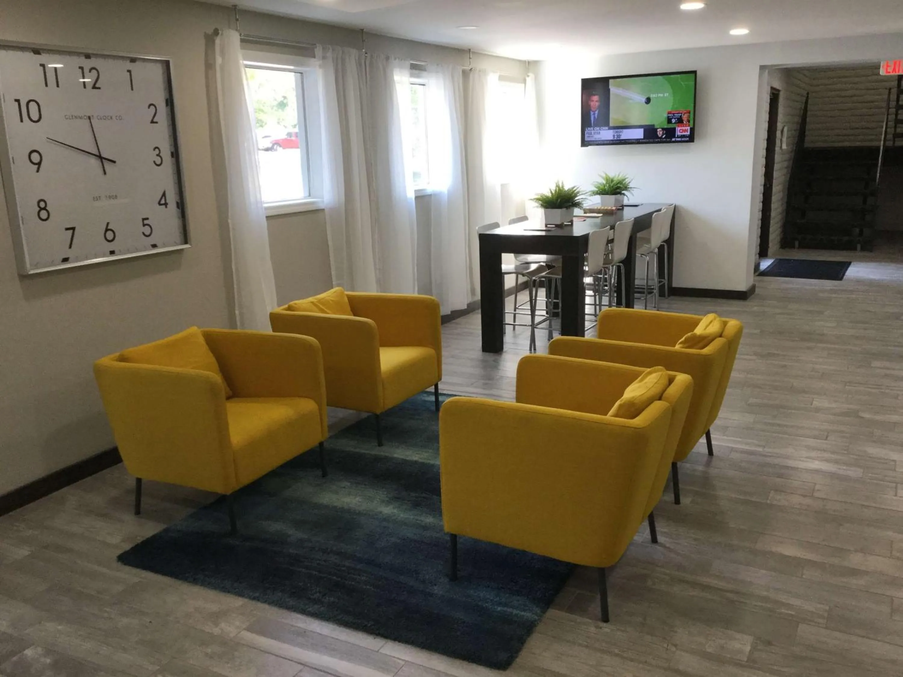 Lobby or reception in Days Inn & Suites by Wyndham Cincinnati North