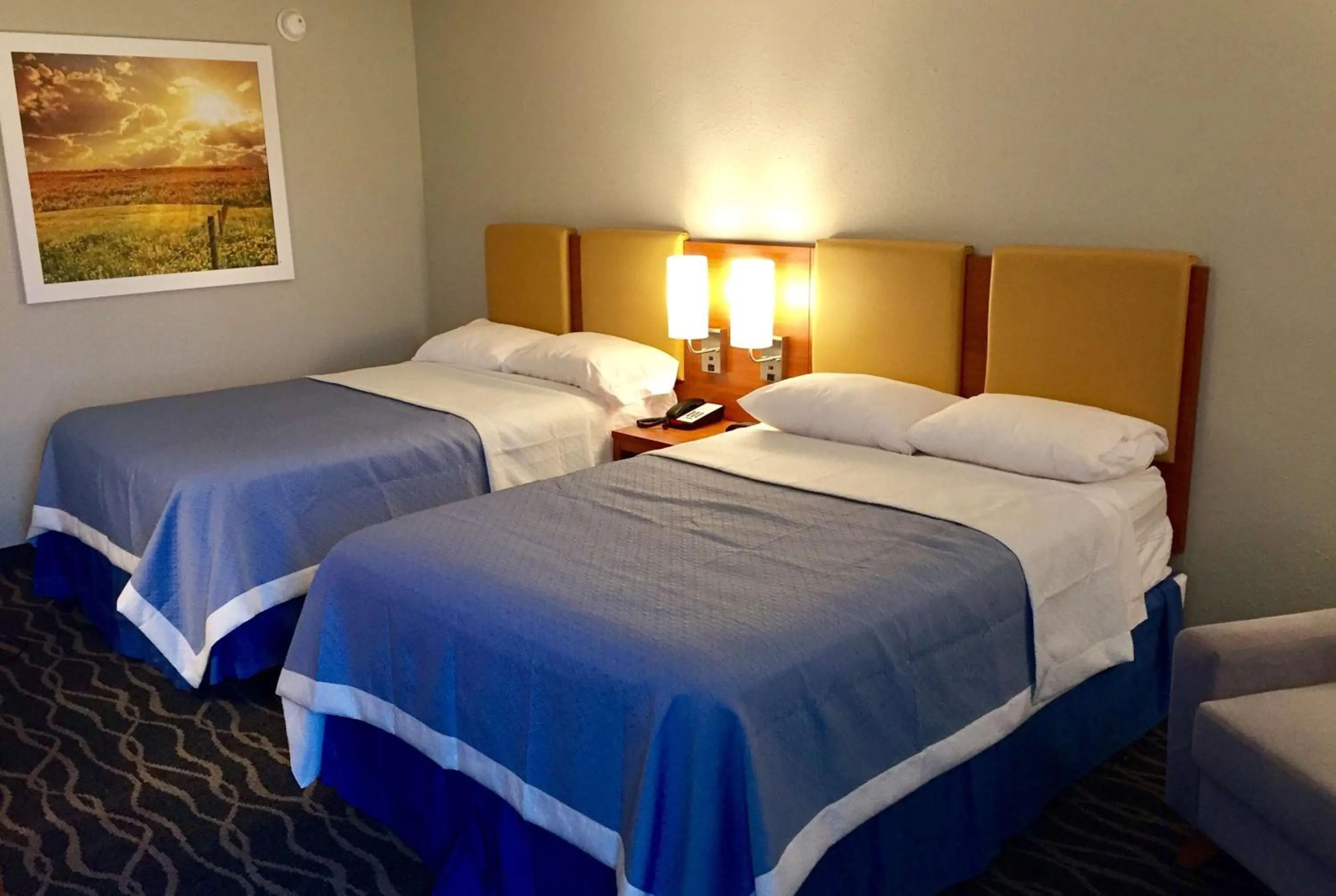 Photo of the whole room, Bed in Days Inn & Suites by Wyndham Cincinnati North