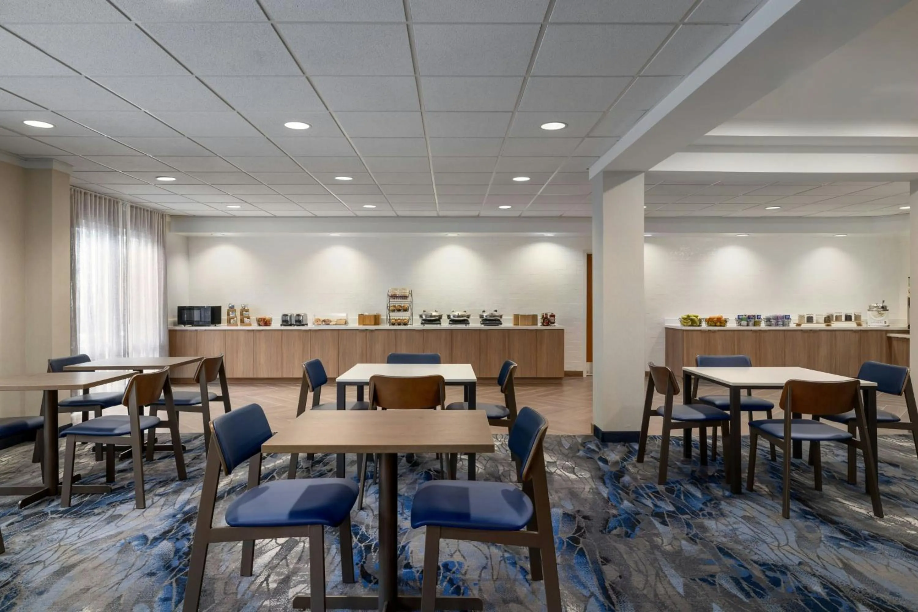 Breakfast in Fairfield Inn & Suites Memphis Olive Branch