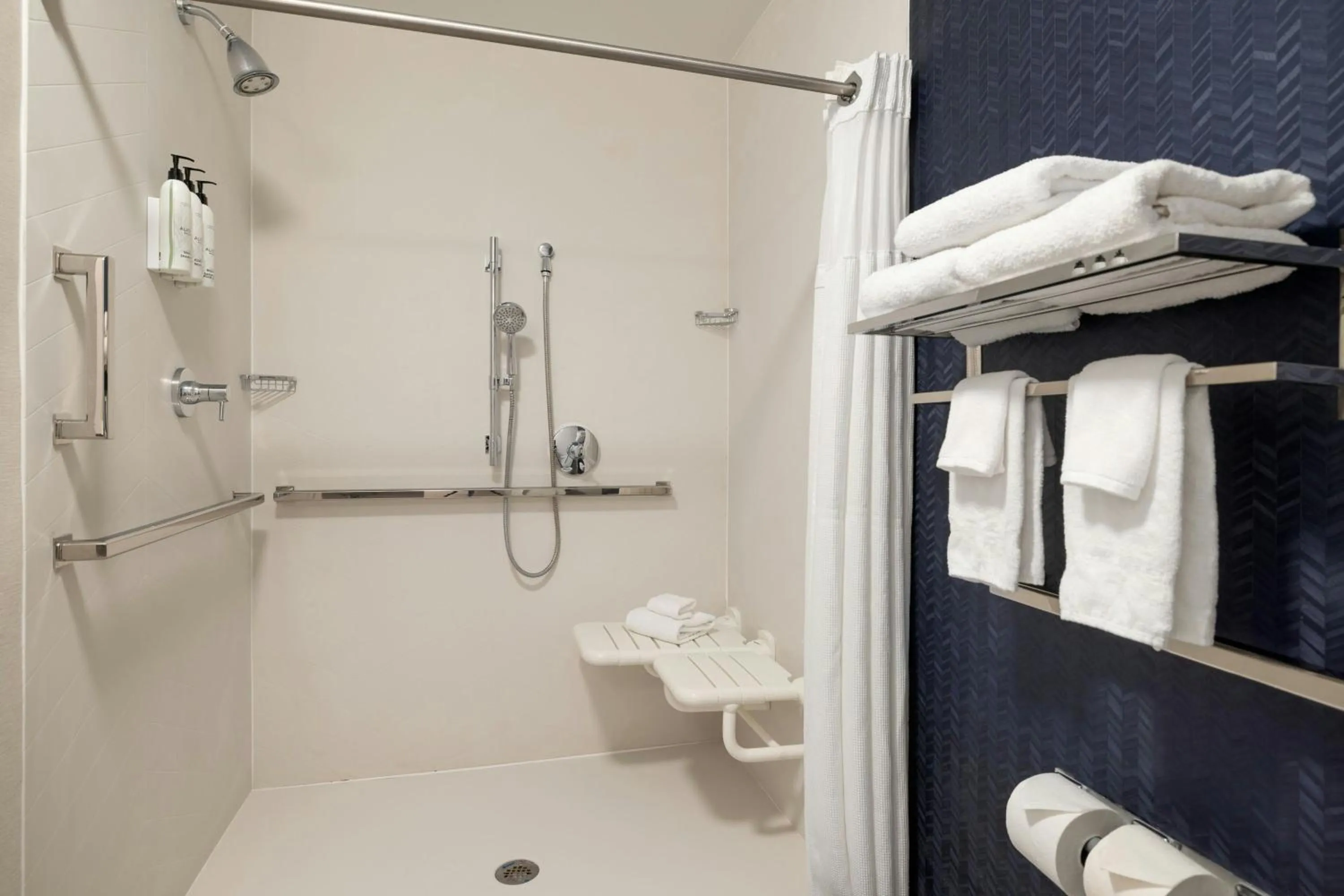 Bathroom in Fairfield Inn & Suites Memphis Olive Branch