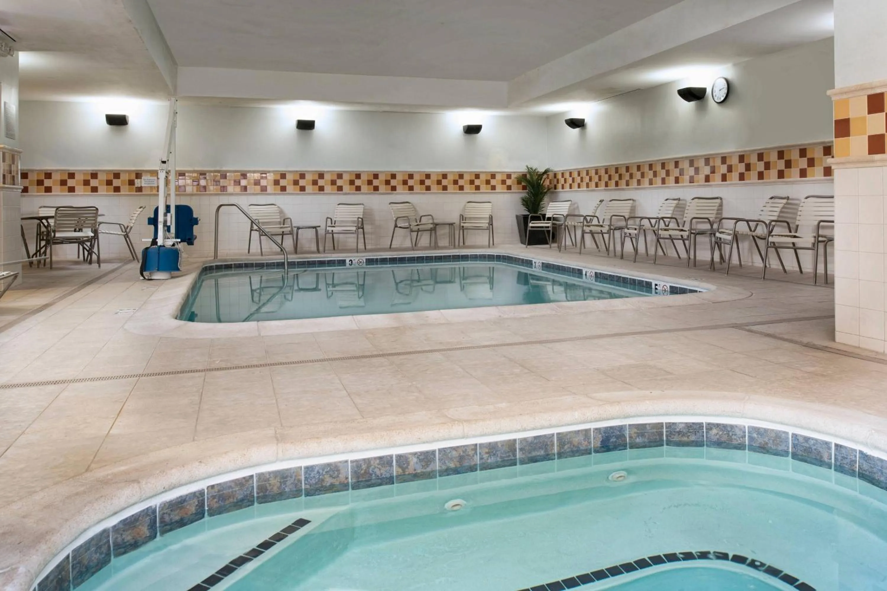 Swimming pool in Courtyard Memphis Collierville