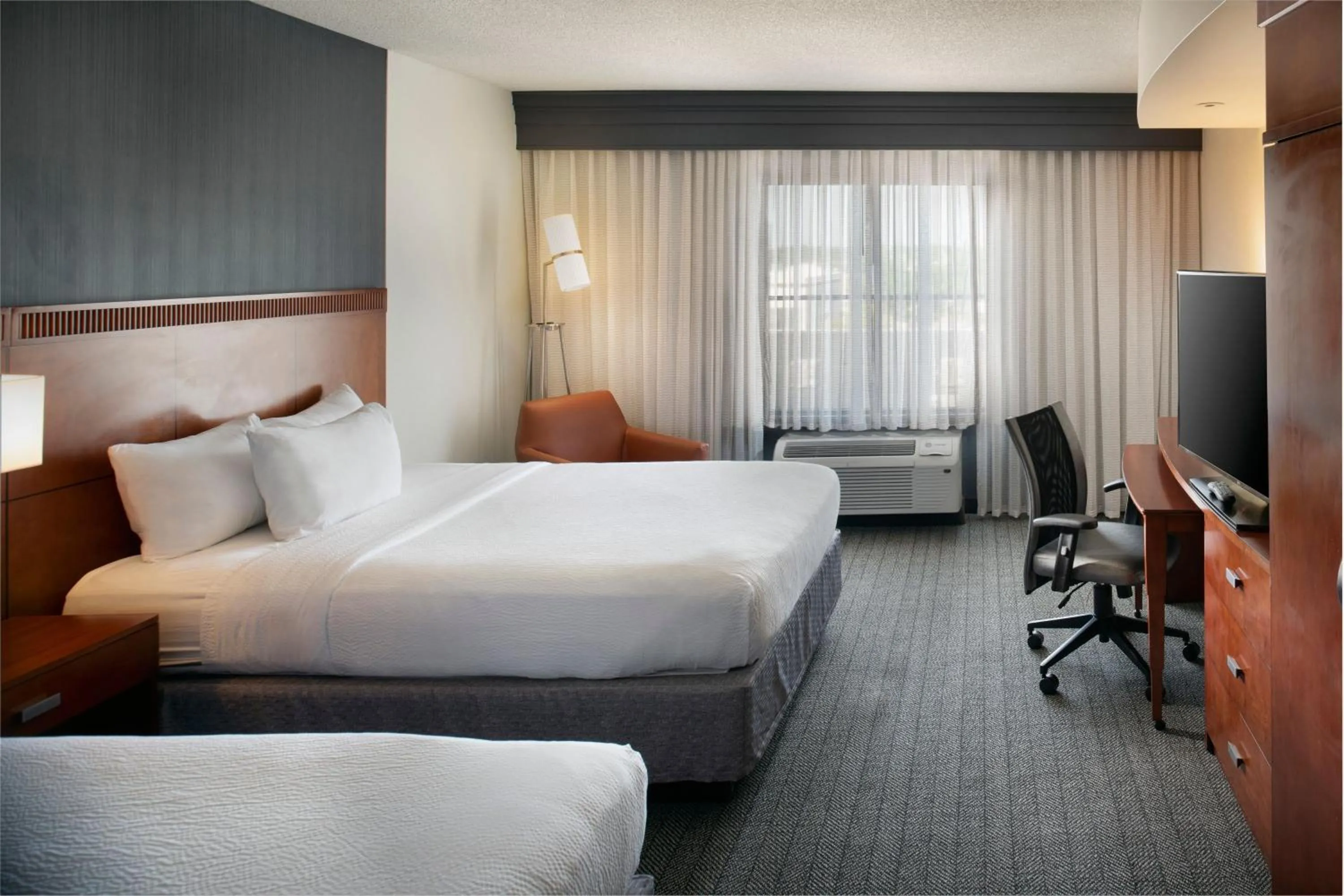 Photo of the whole room, Bed in Courtyard Memphis Collierville