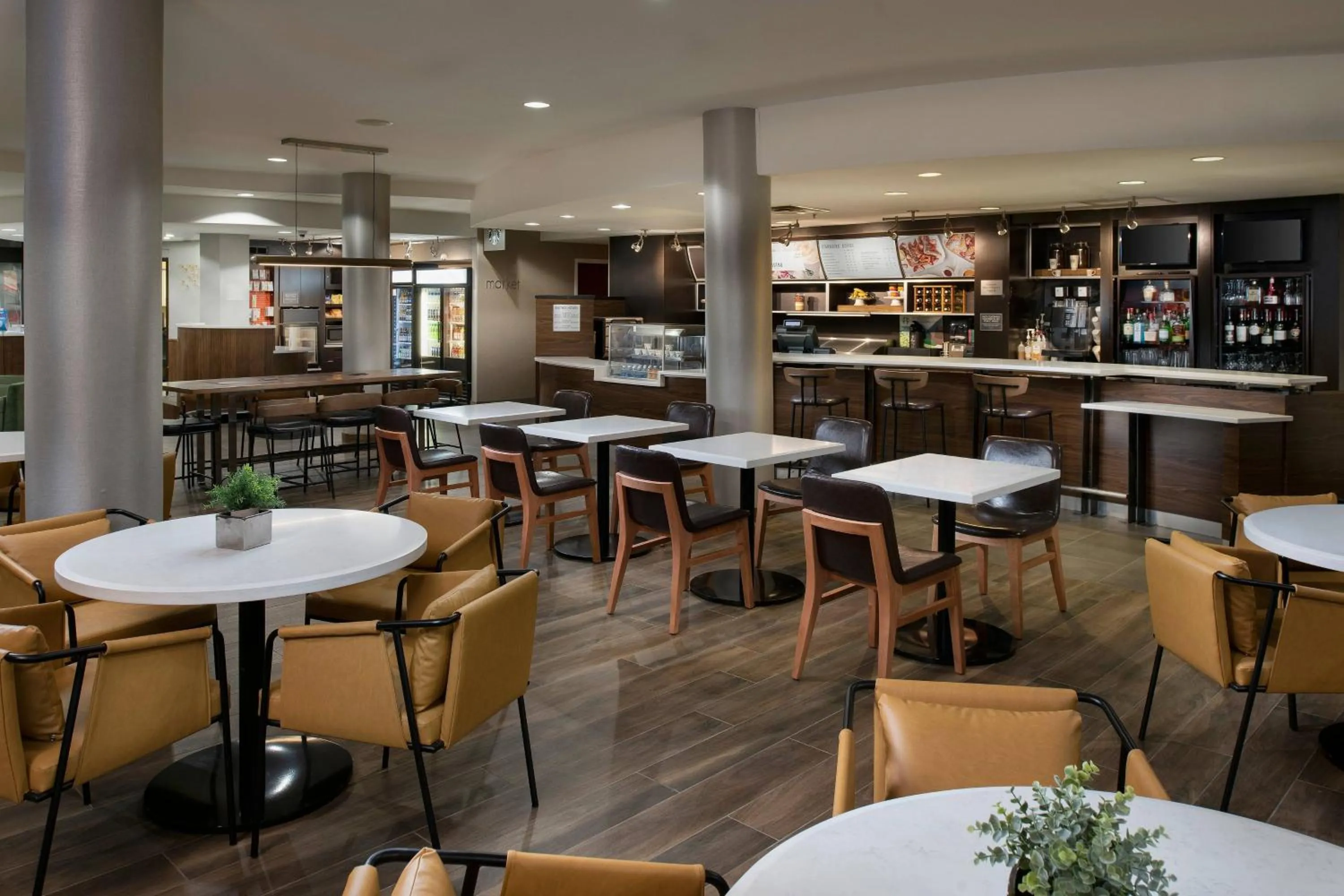 Restaurant/places to eat in Courtyard Memphis Collierville