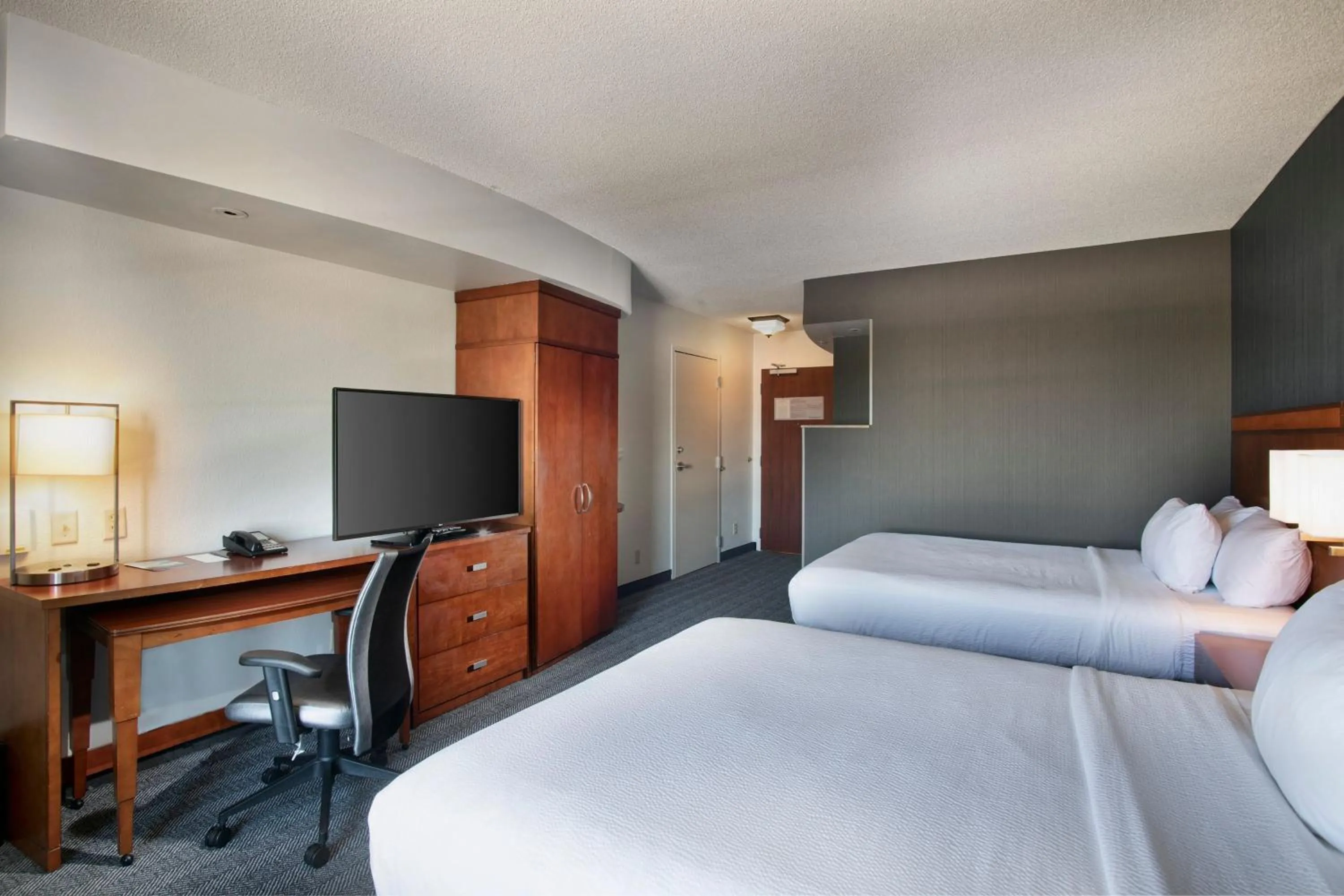 Photo of the whole room, Bed in Courtyard Memphis Collierville