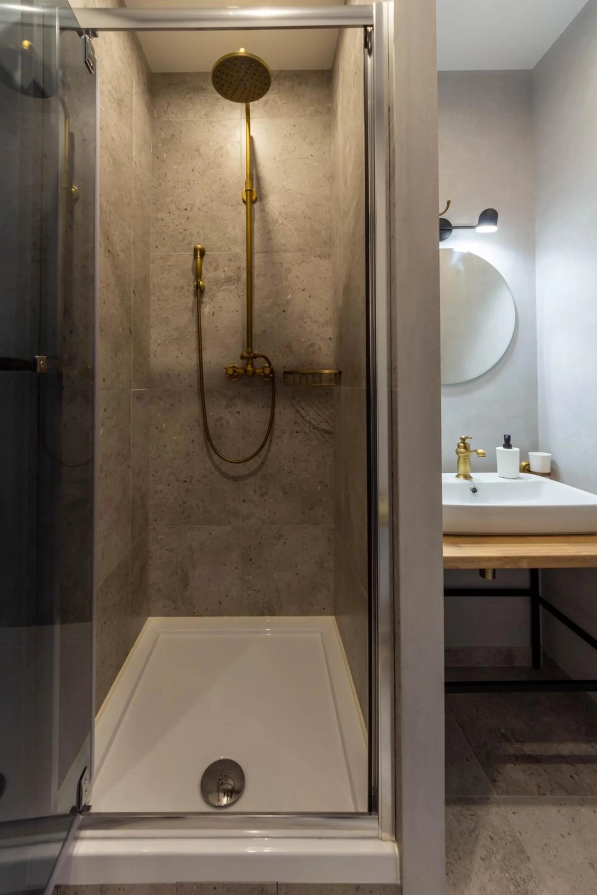 Shower in Idea Design Apart-Hotel Prorizna