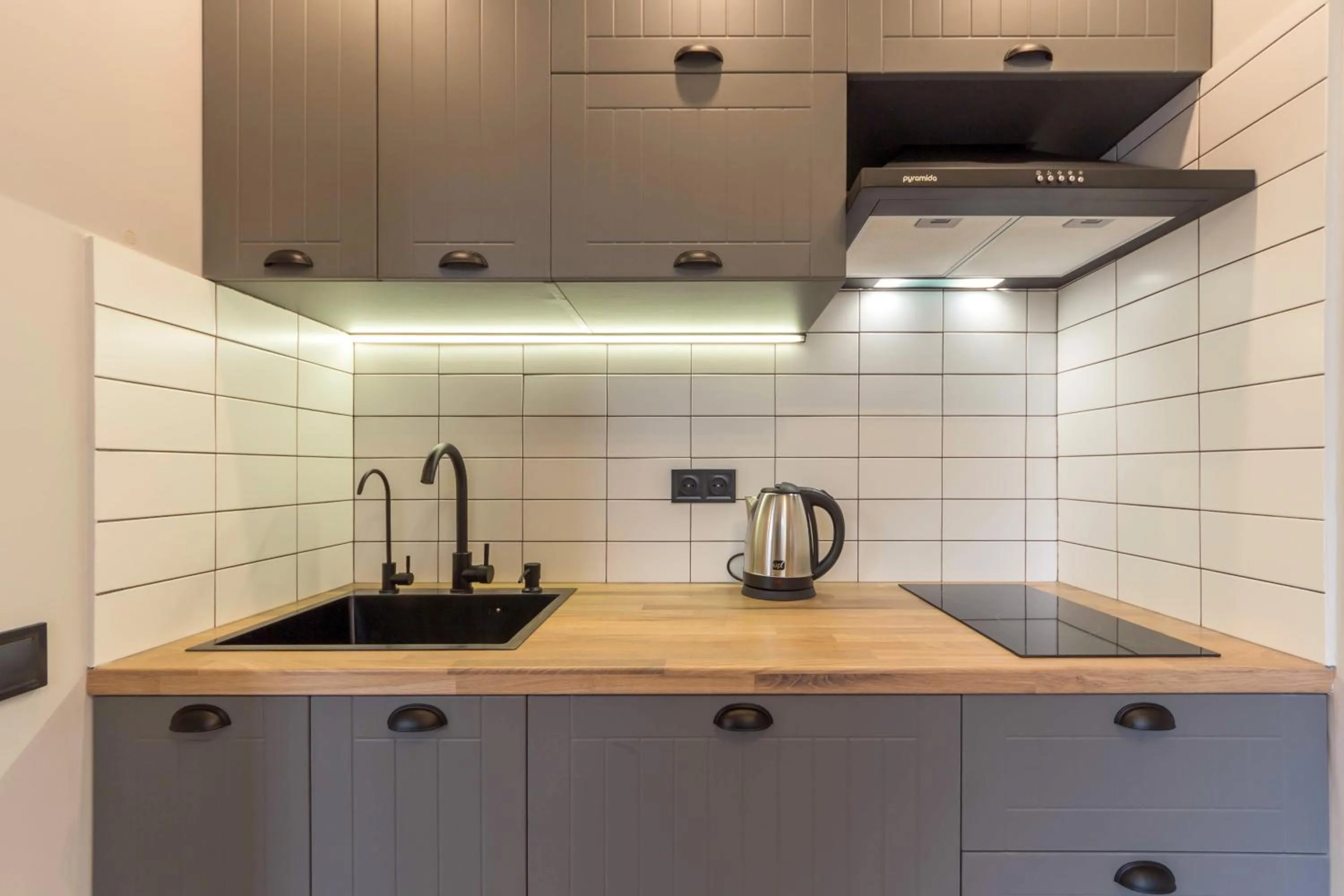 Coffee/tea facilities in Idea Design Apart-Hotel Prorizna