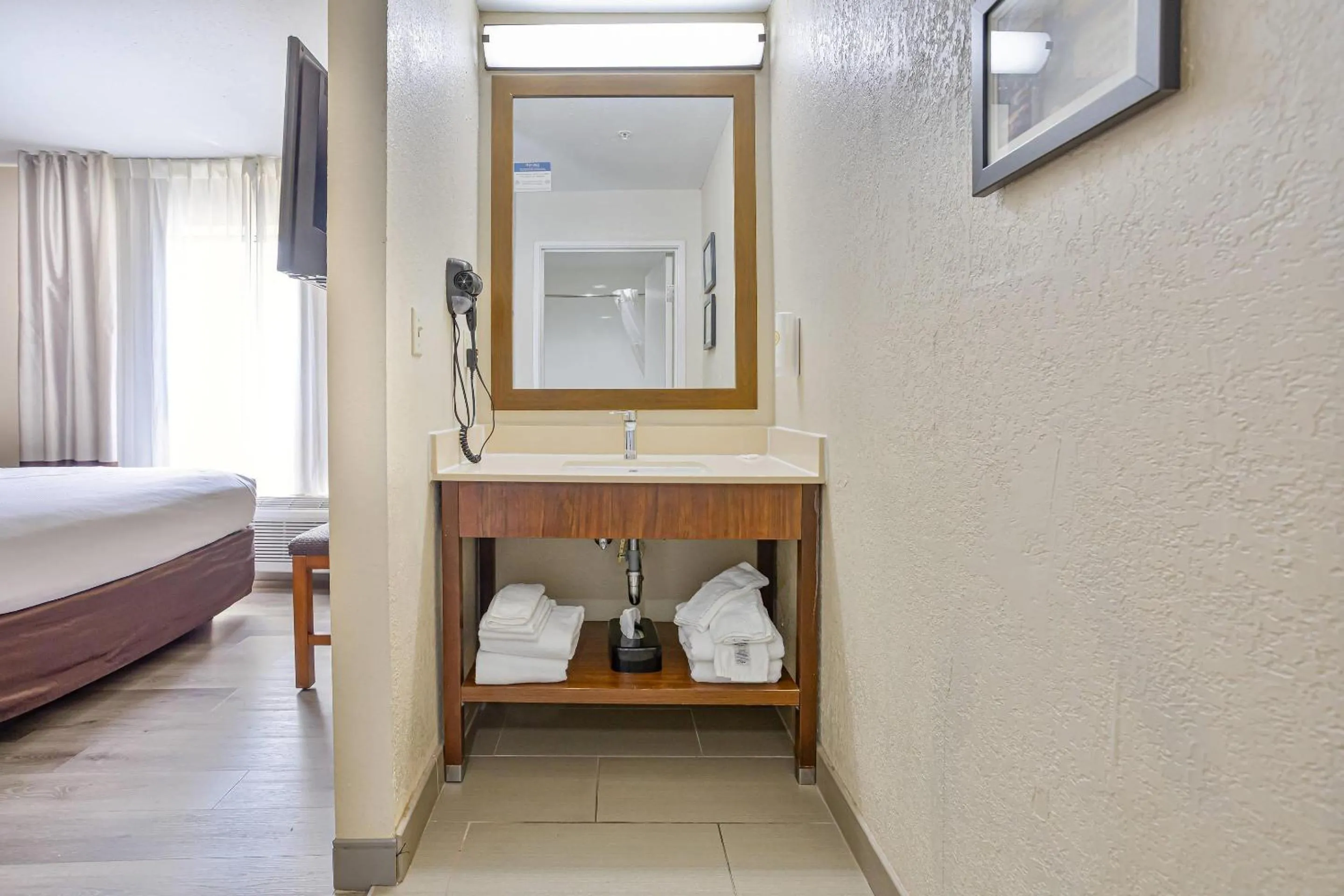 Bedroom, Bed in Comfort Inn & Suites Montgomery East Carmichael Rd