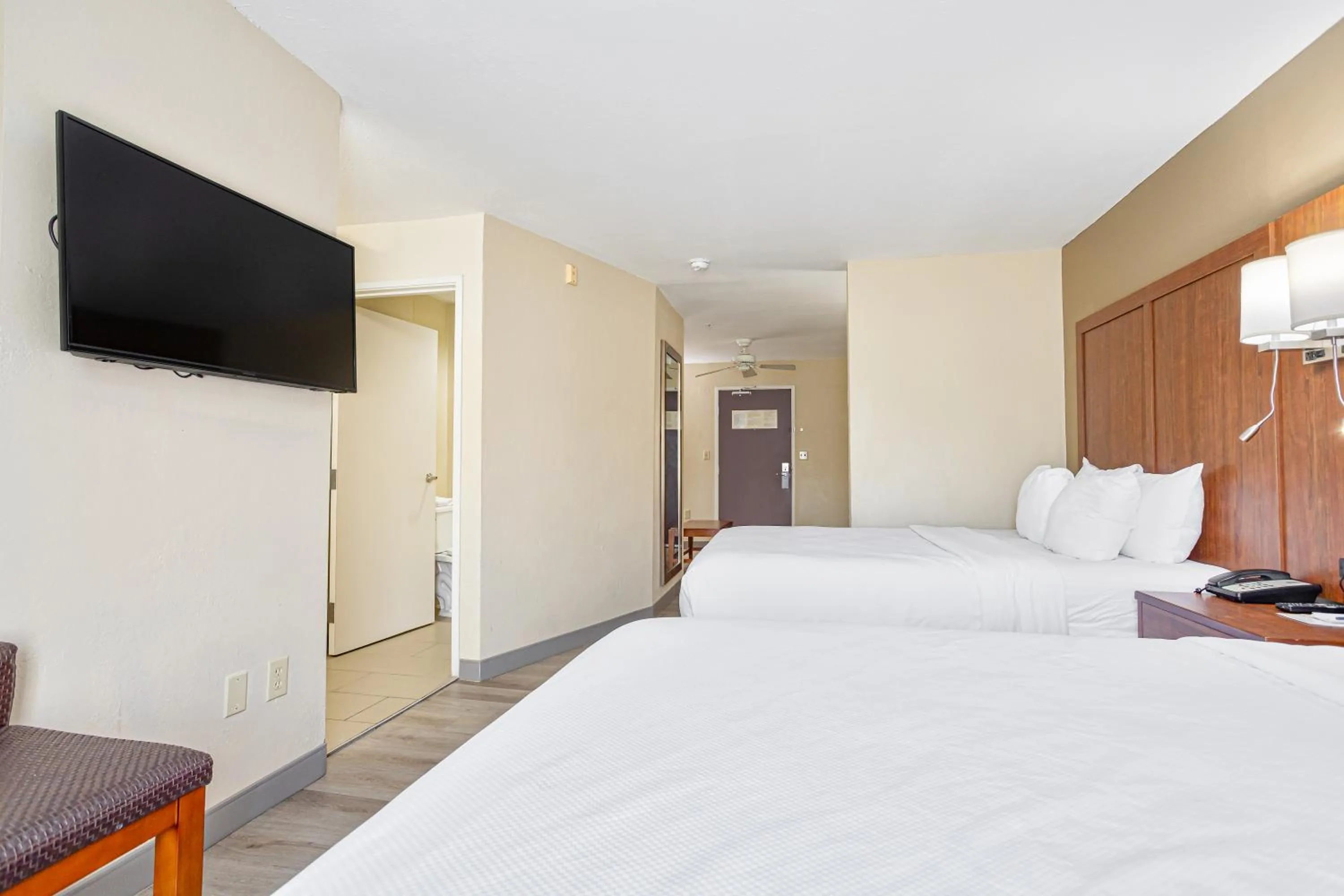 Bed in Comfort Inn & Suites Montgomery East Carmichael Rd