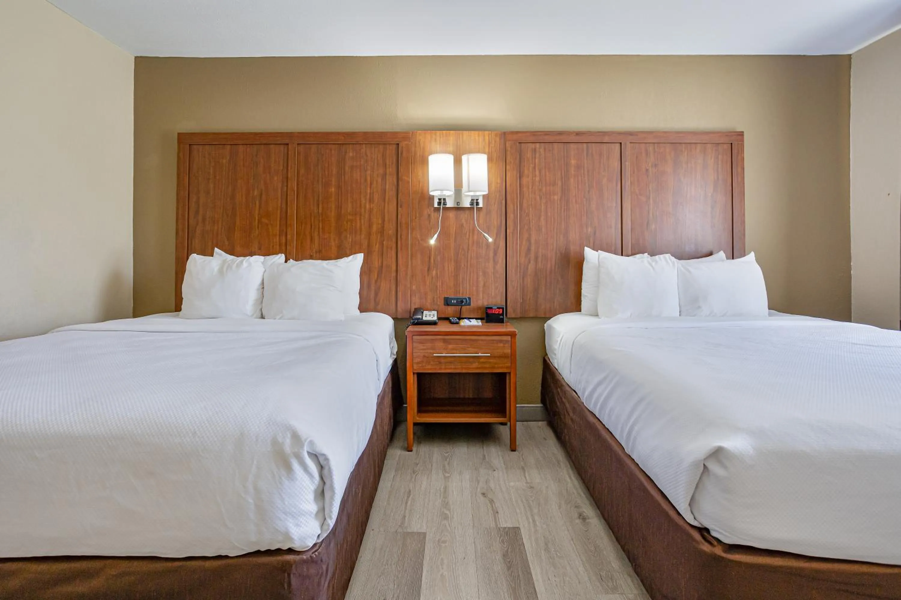 Bed in Comfort Inn & Suites Montgomery East Carmichael Rd