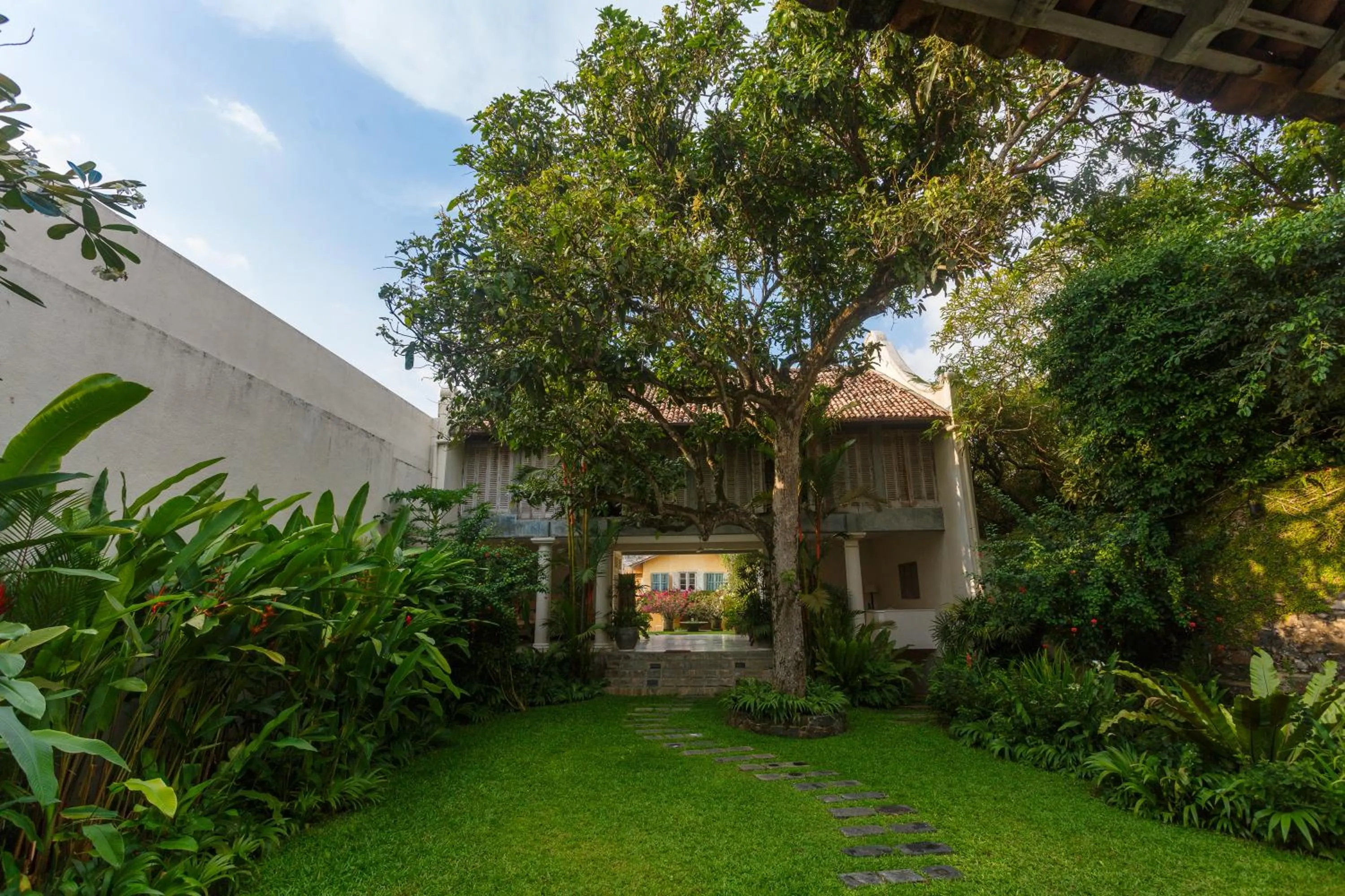 Property building in 20 Middle Street