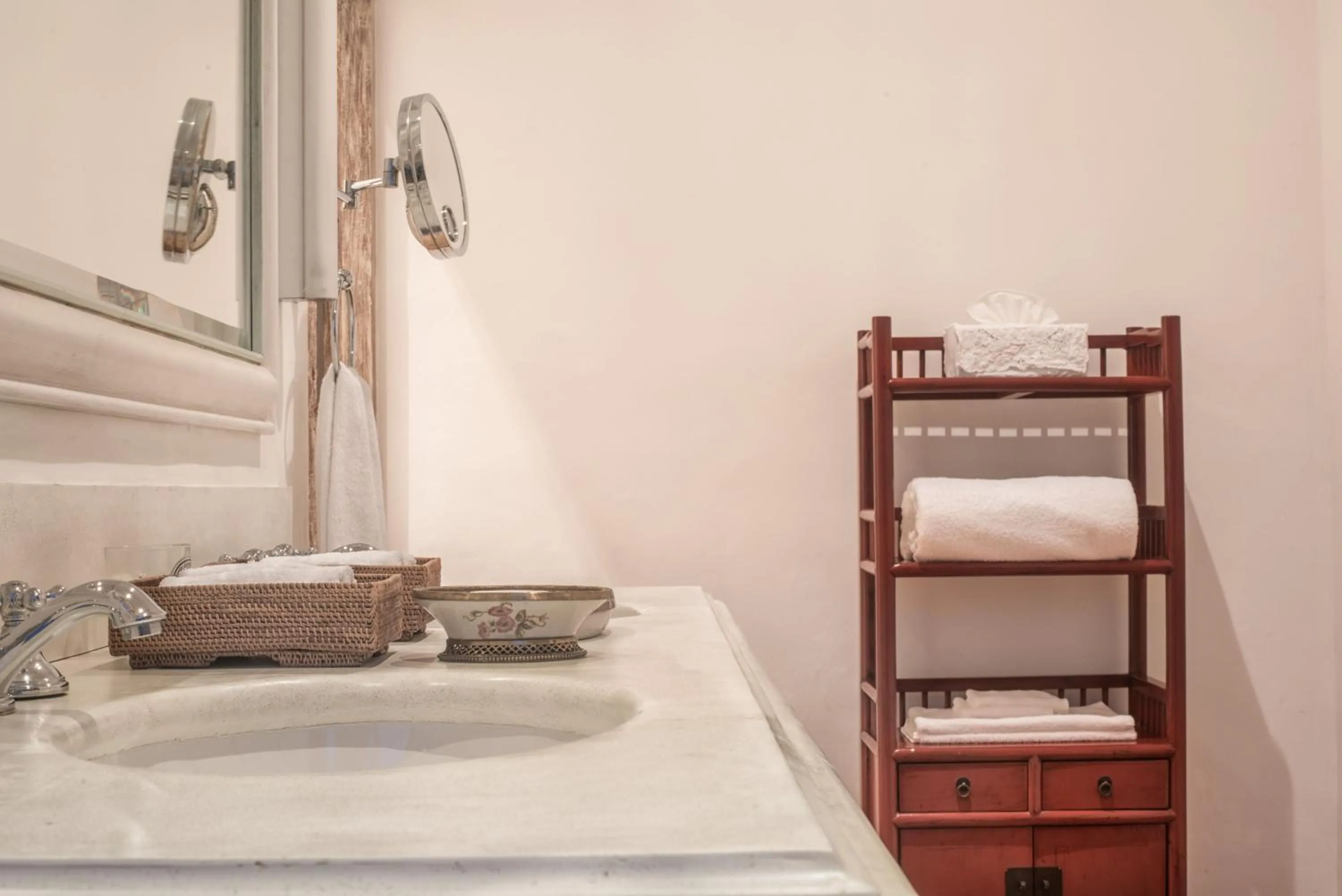 Bathroom in 20 Middle Street