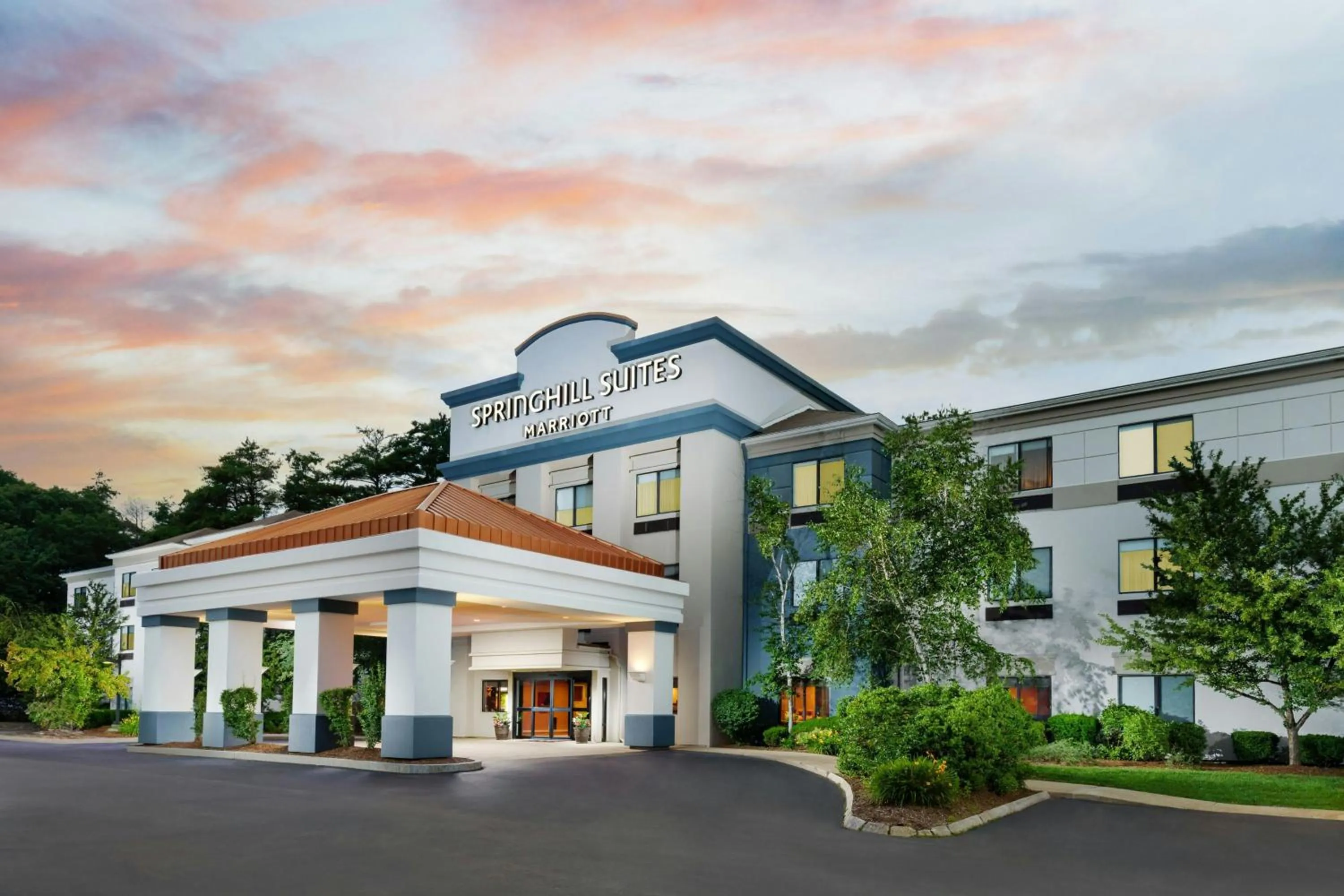Property building in SpringHill Suites Manchester-Boston Regional Airport