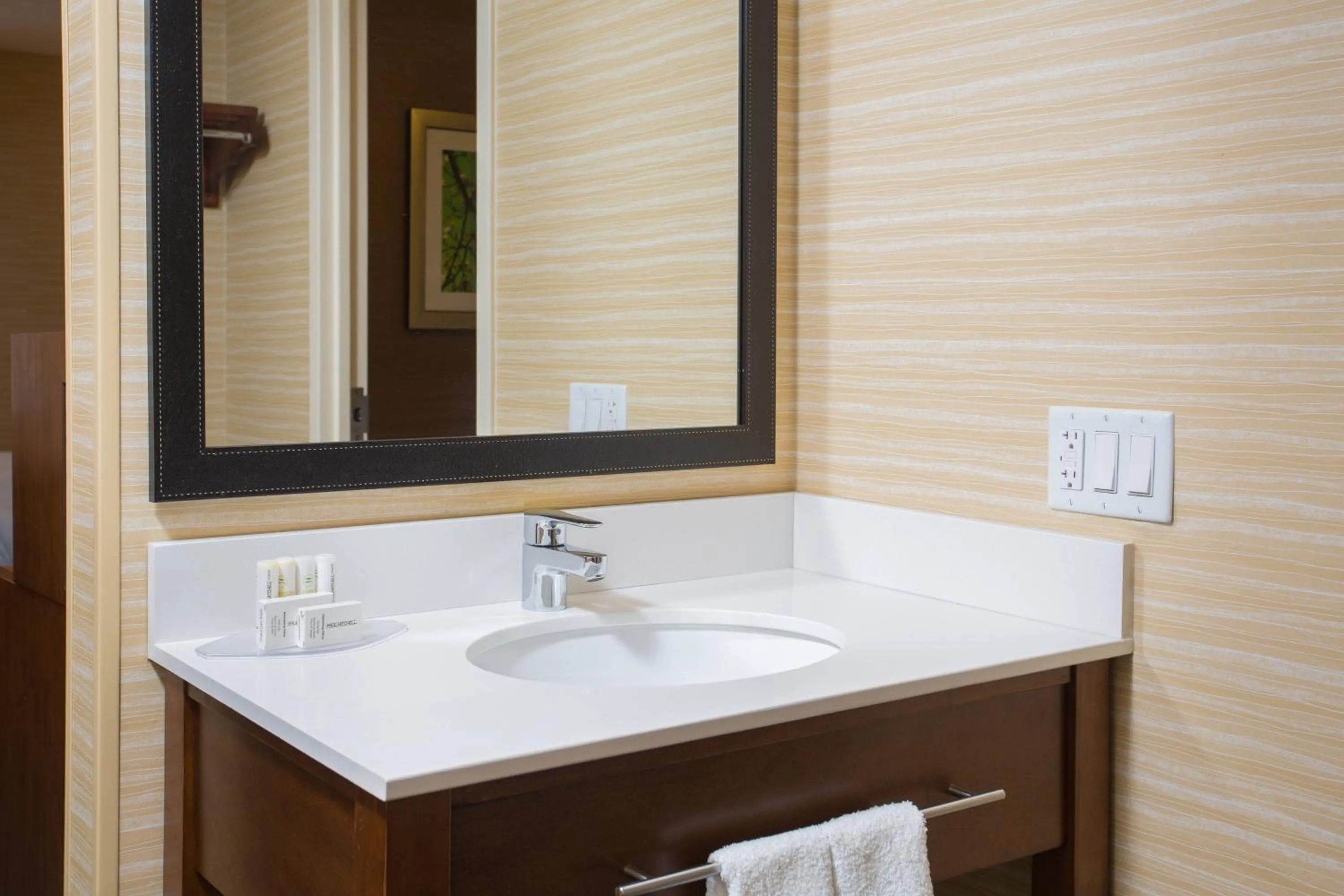 Bathroom in Fairfield Inn Manchester - Boston Regional Airport