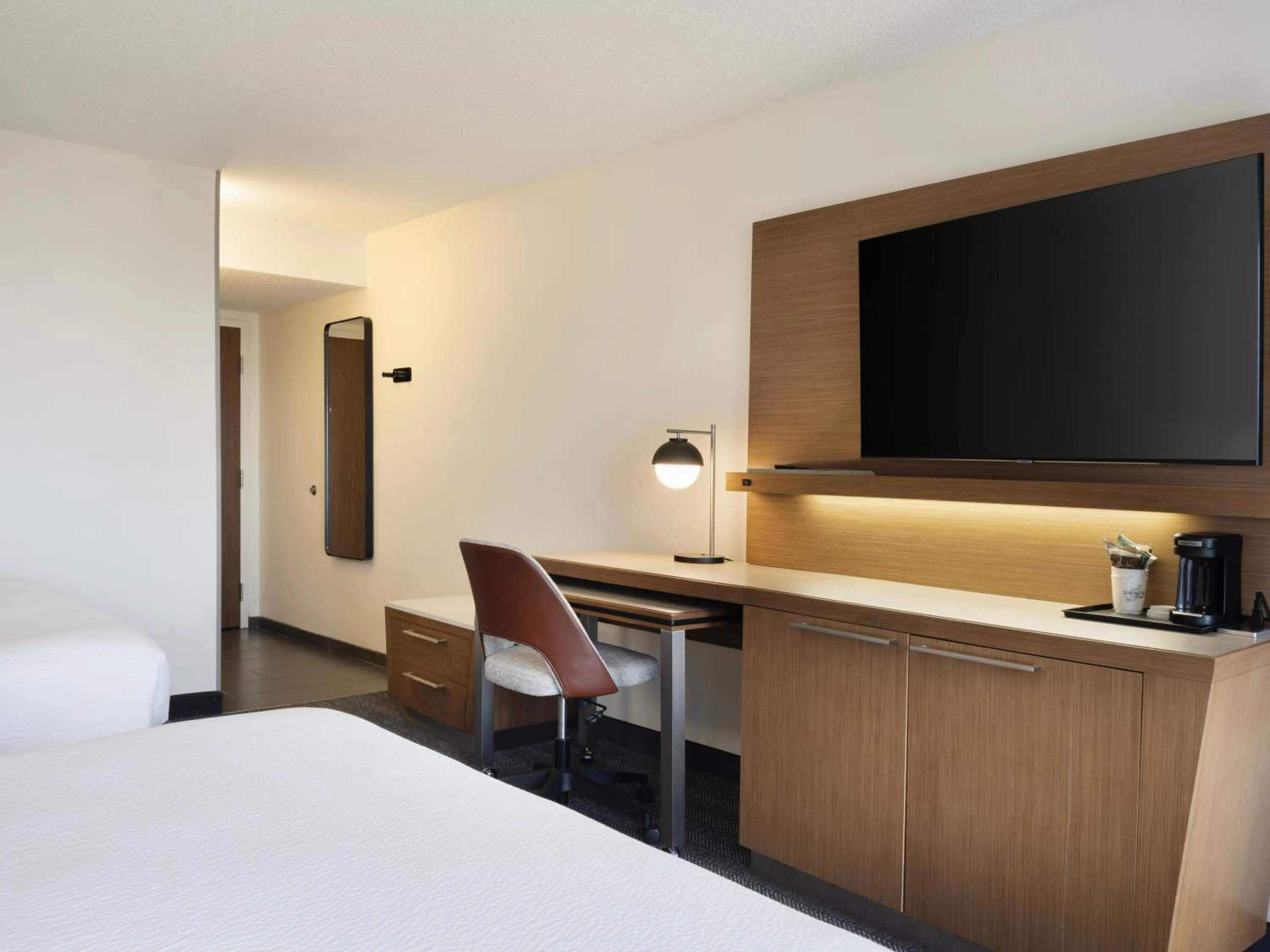 TV and multimedia, Bed in Courtyard by Marriott Cocoa Beach Cape Canaveral