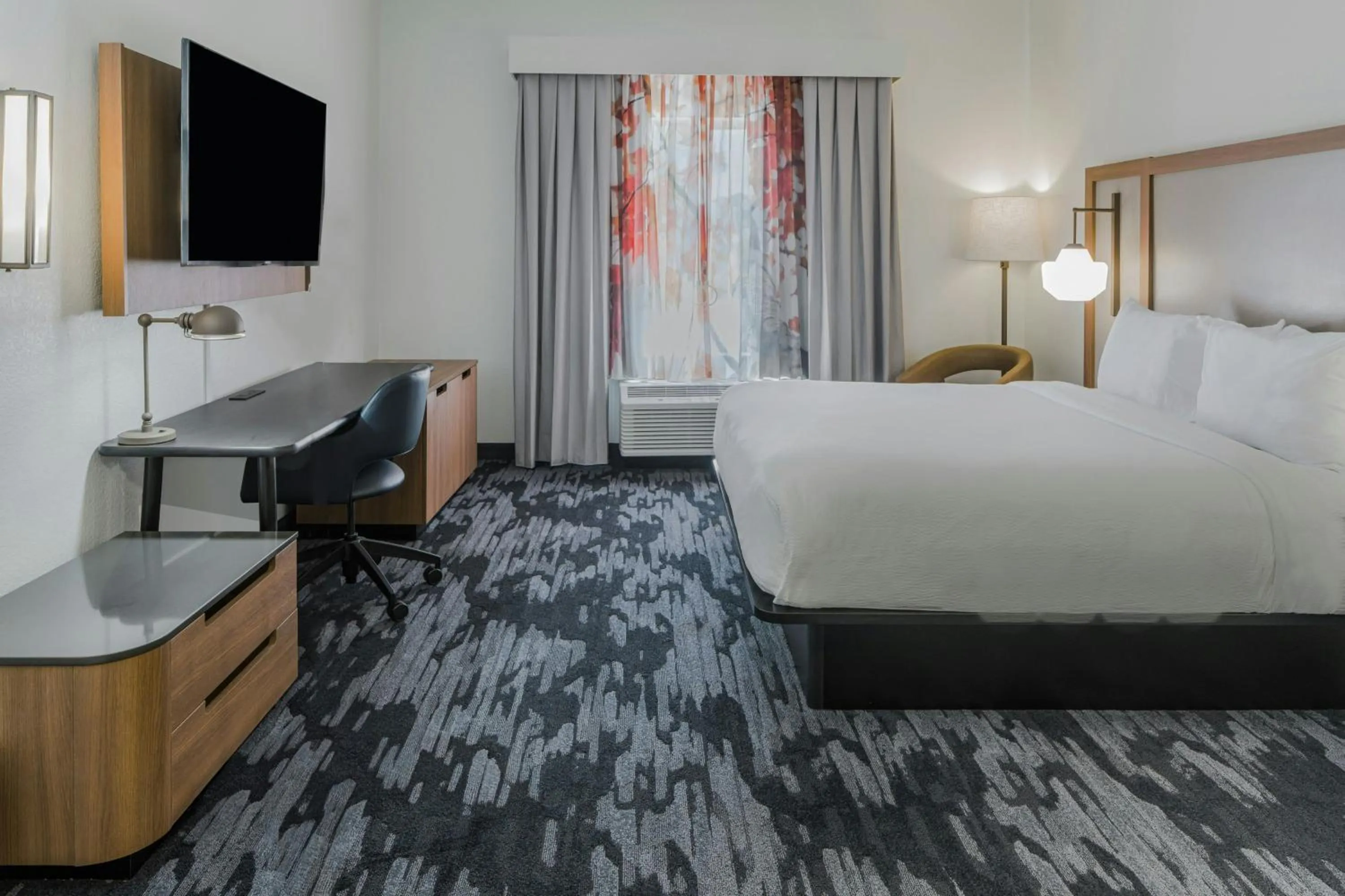 Photo of the whole room, Bed in Fairfield by Marriott Ruston