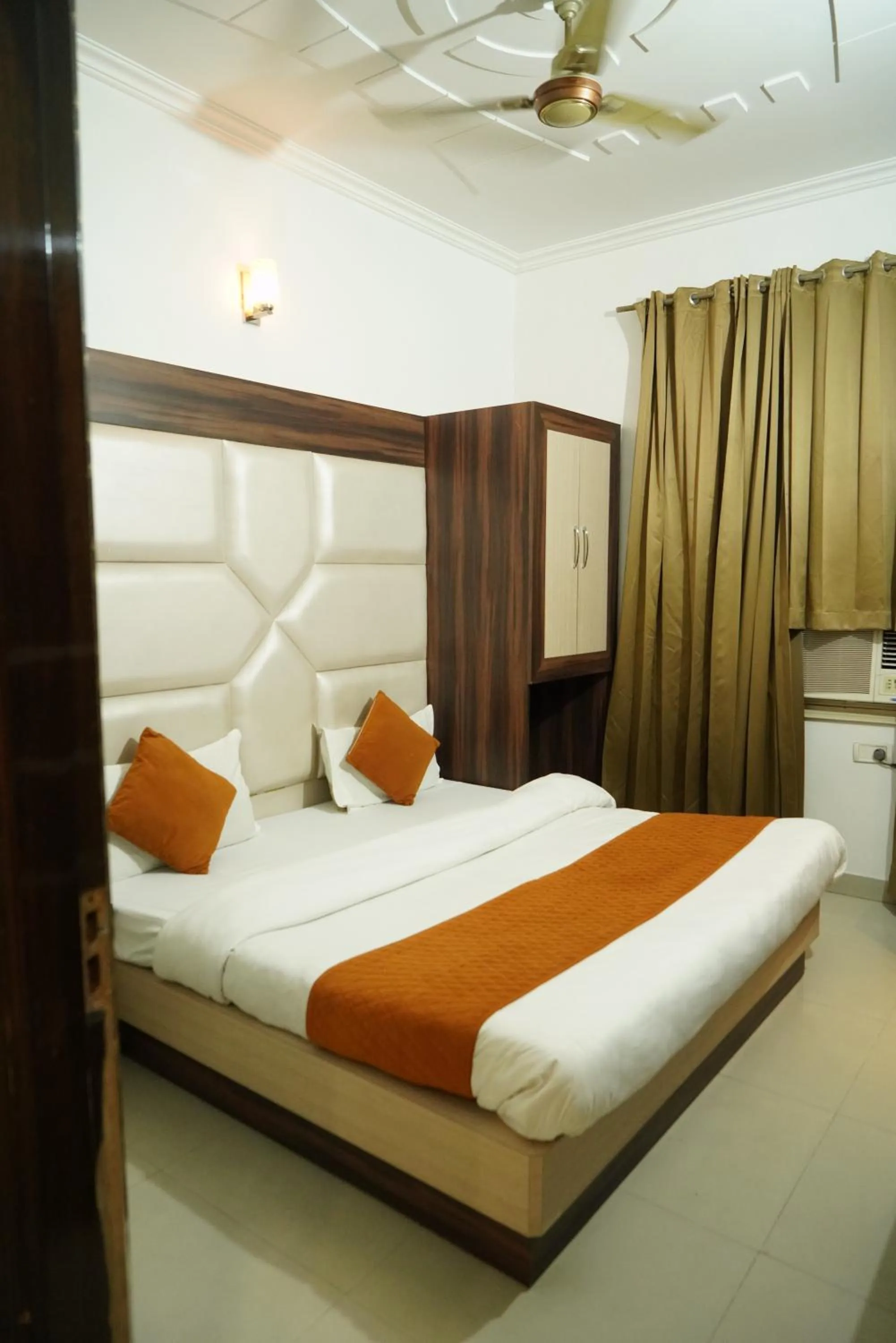 Bedroom, Bed in Hotel Malhotra inn 50 Meter from Golden Temple