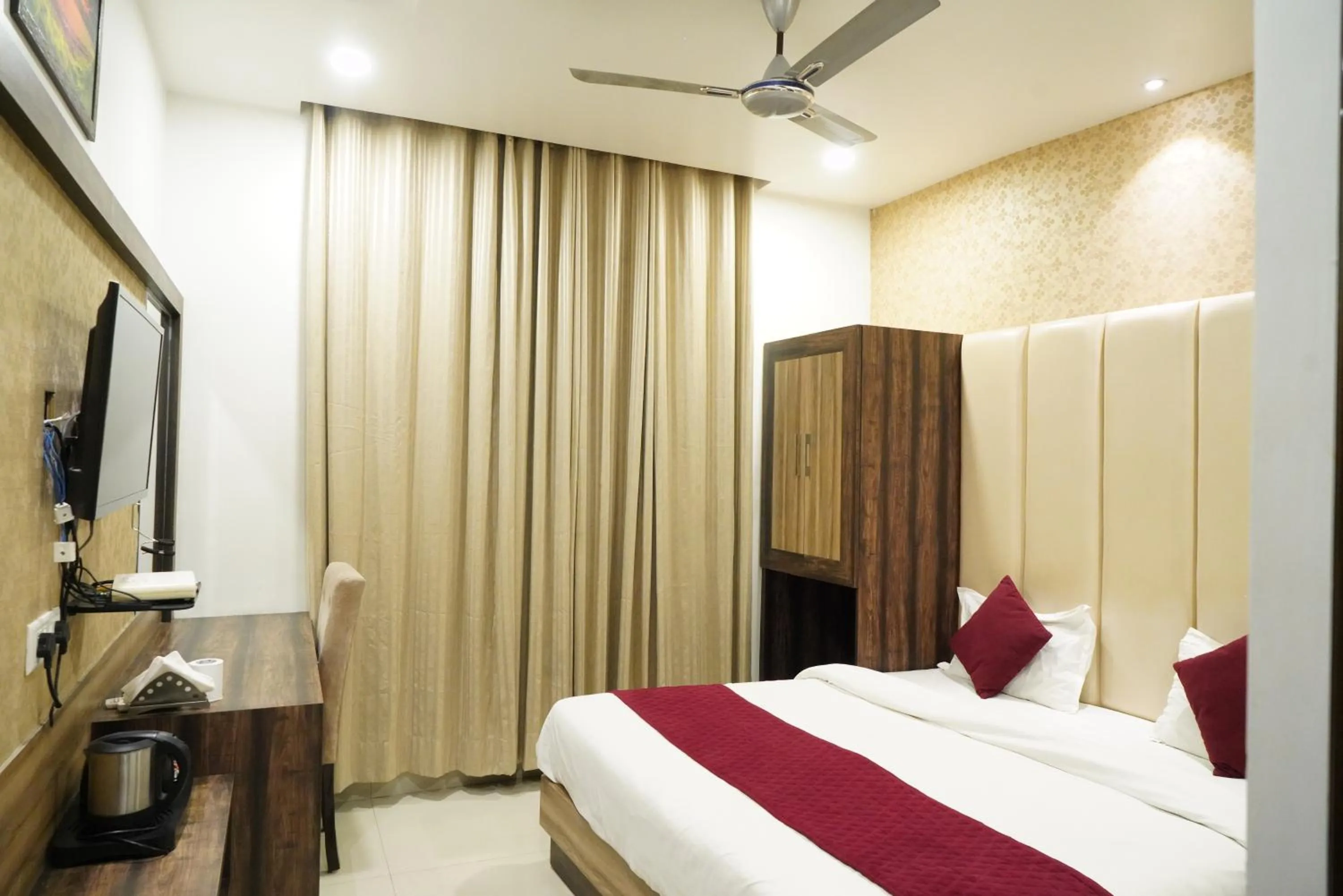 Bedroom, Bed in Hotel Malhotra inn 50 Meter from Golden Temple