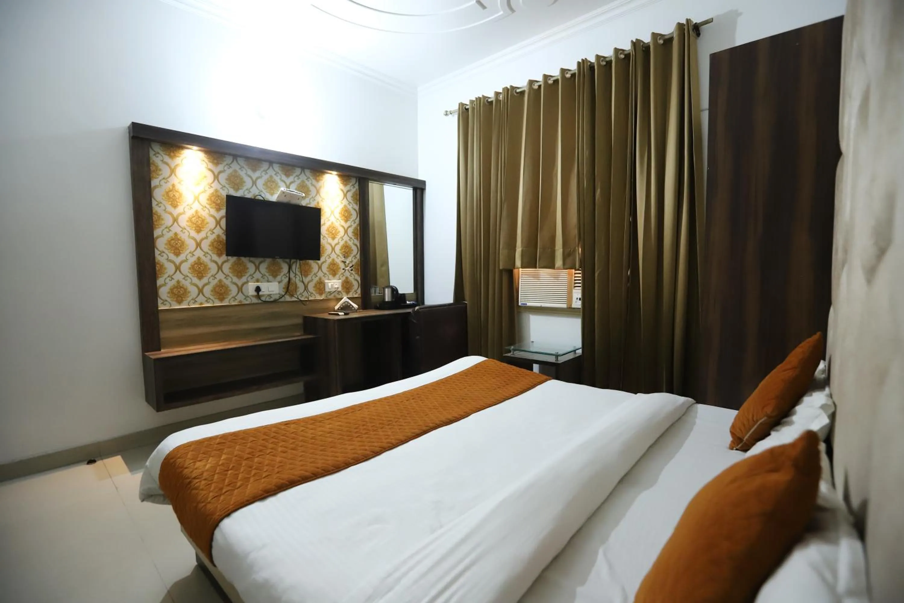 Bedroom, Bed in Hotel Malhotra inn 50 Meter from Golden Temple