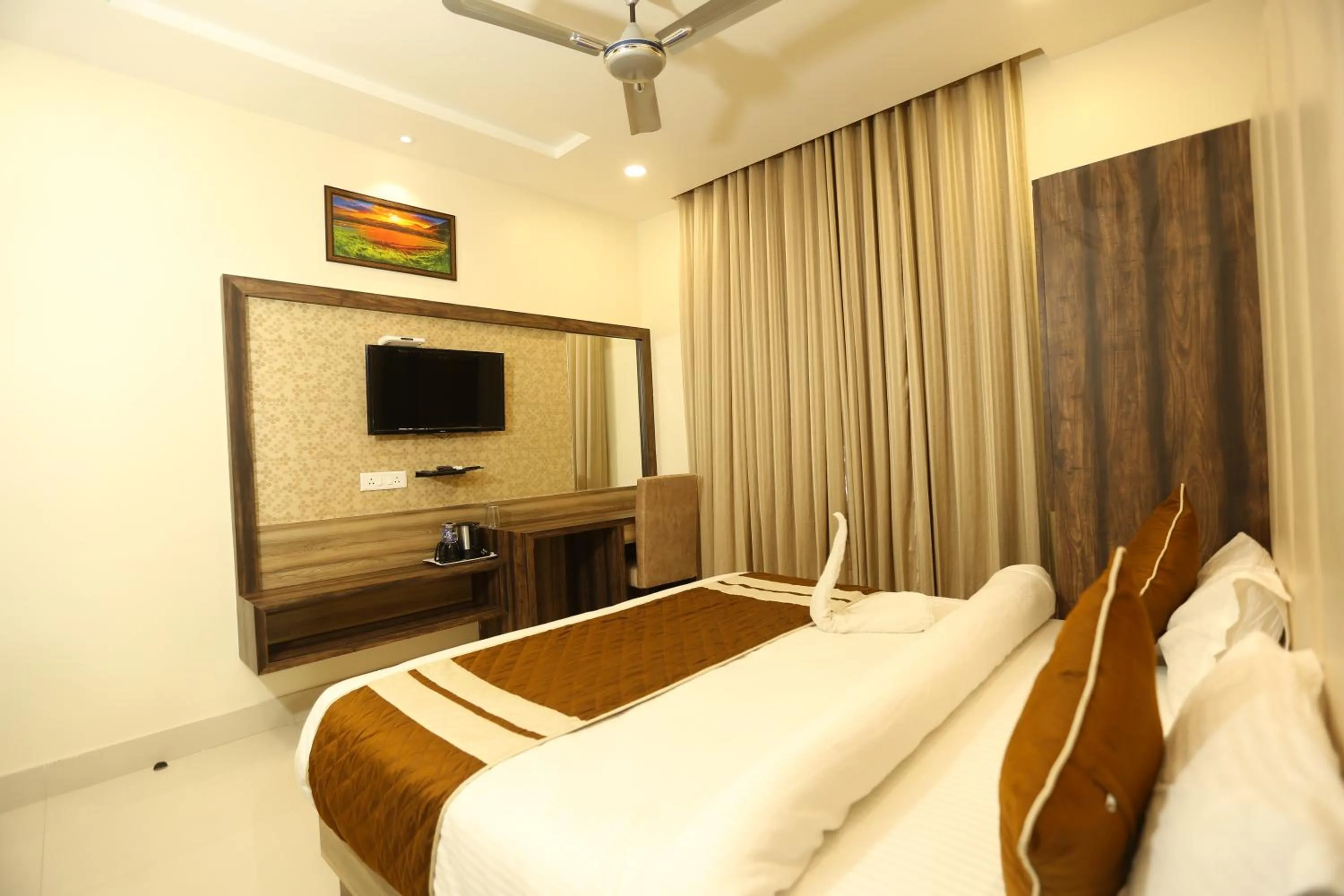 Bedroom, Bed in Hotel Malhotra inn 50 Meter from Golden Temple