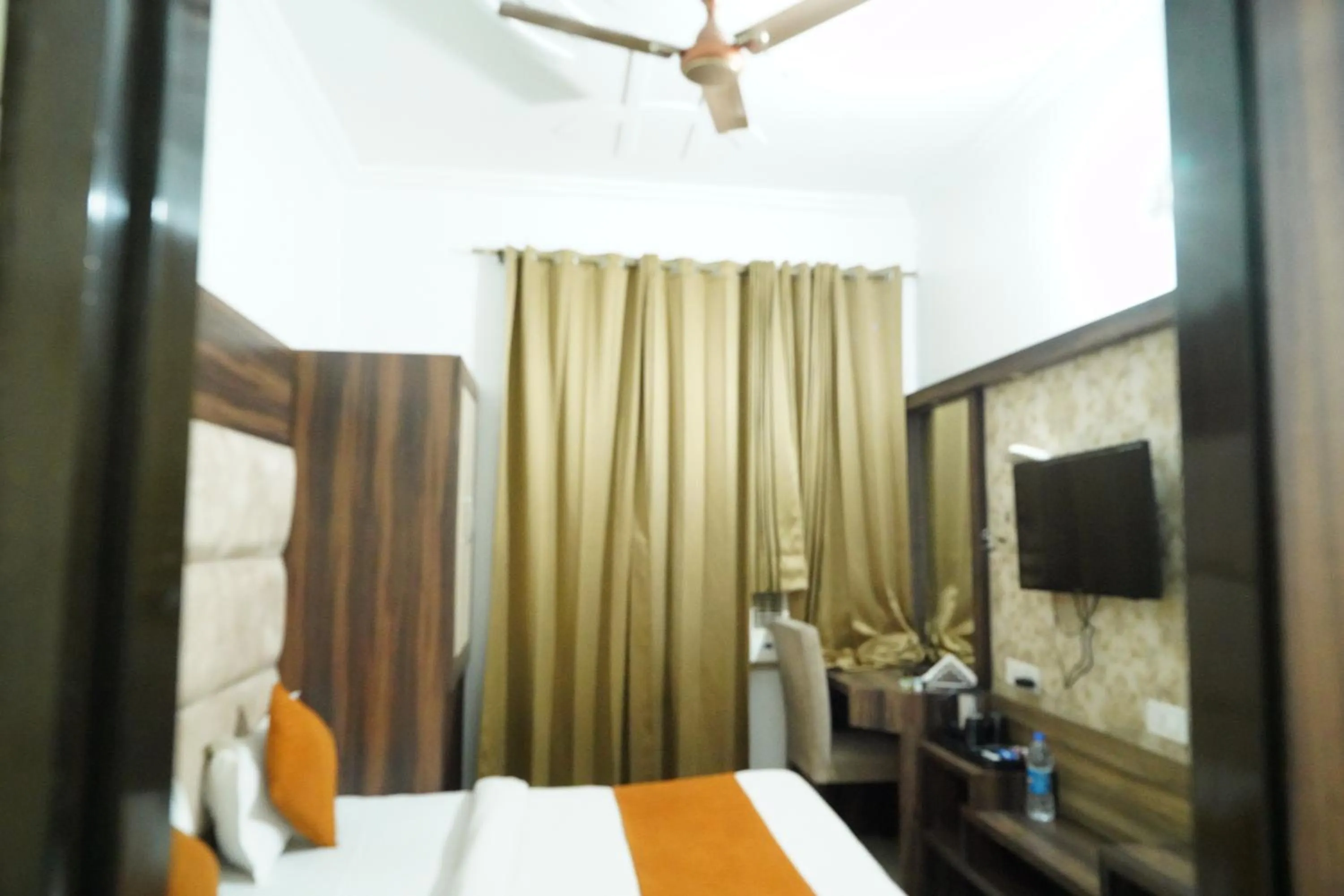 Bedroom, Bed in Hotel Malhotra inn 50 Meter from Golden Temple