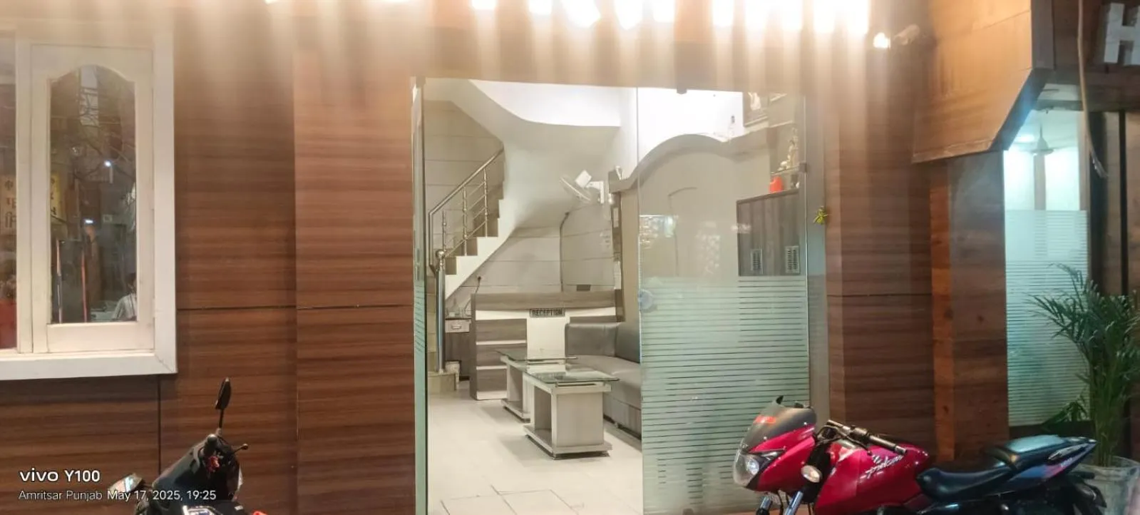 Facade/entrance in Hotel Malhotra inn 50 Meter from Golden Temple