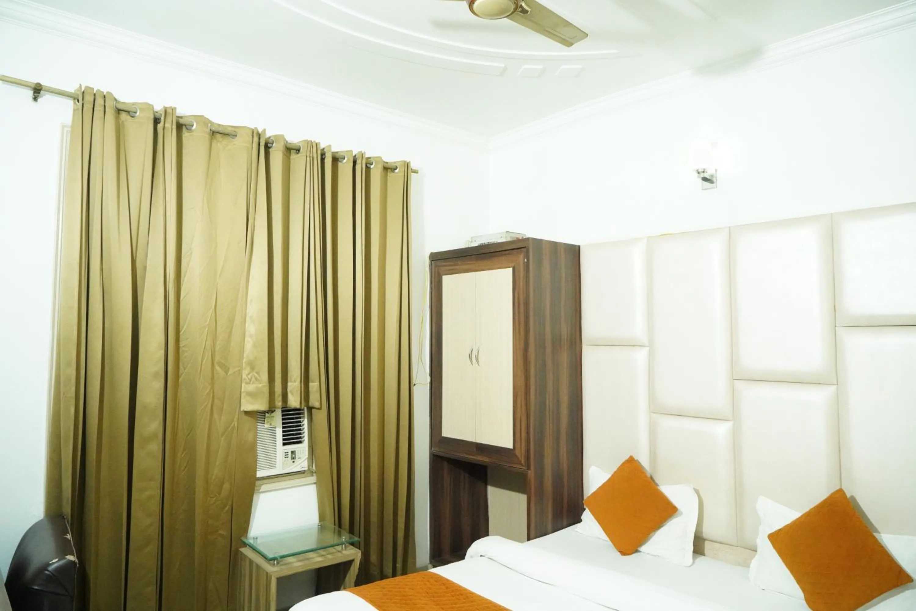 Bedroom, Bed in Hotel Malhotra inn 50 Meter from Golden Temple