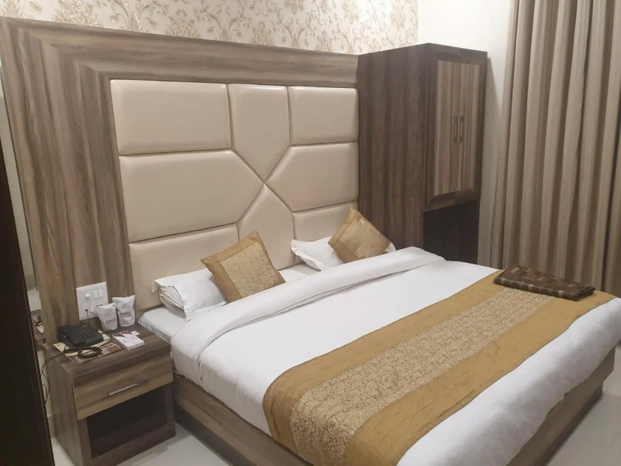 Bedroom, Bed in Hotel Malhotra inn 50 Meter from Golden Temple