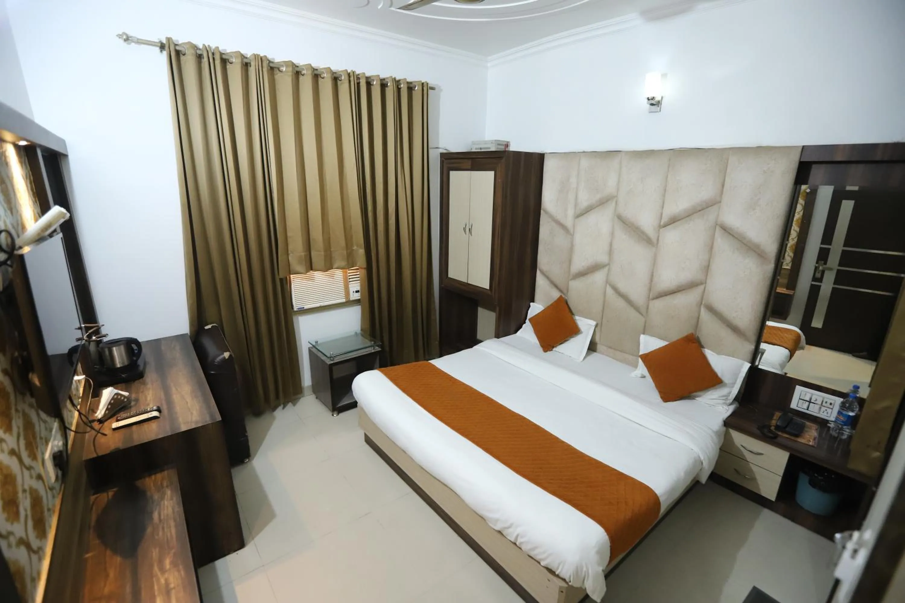 Bedroom, Bed in Hotel Malhotra inn 50 Meter from Golden Temple
