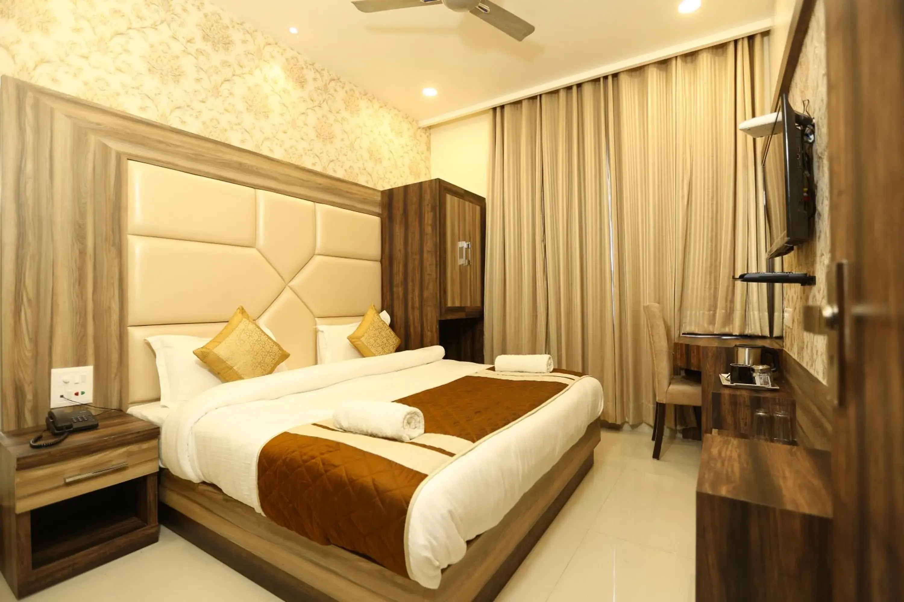 Hotel Malhotra inn 50 Meter from Golden Temple Hotel Malhotra inn 50 Meter from Golden Temple