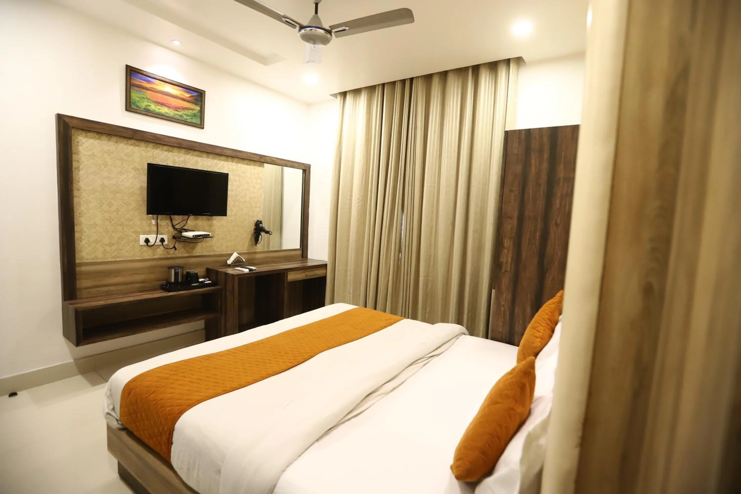 Bedroom, Bed in Hotel Malhotra inn 50 Meter from Golden Temple