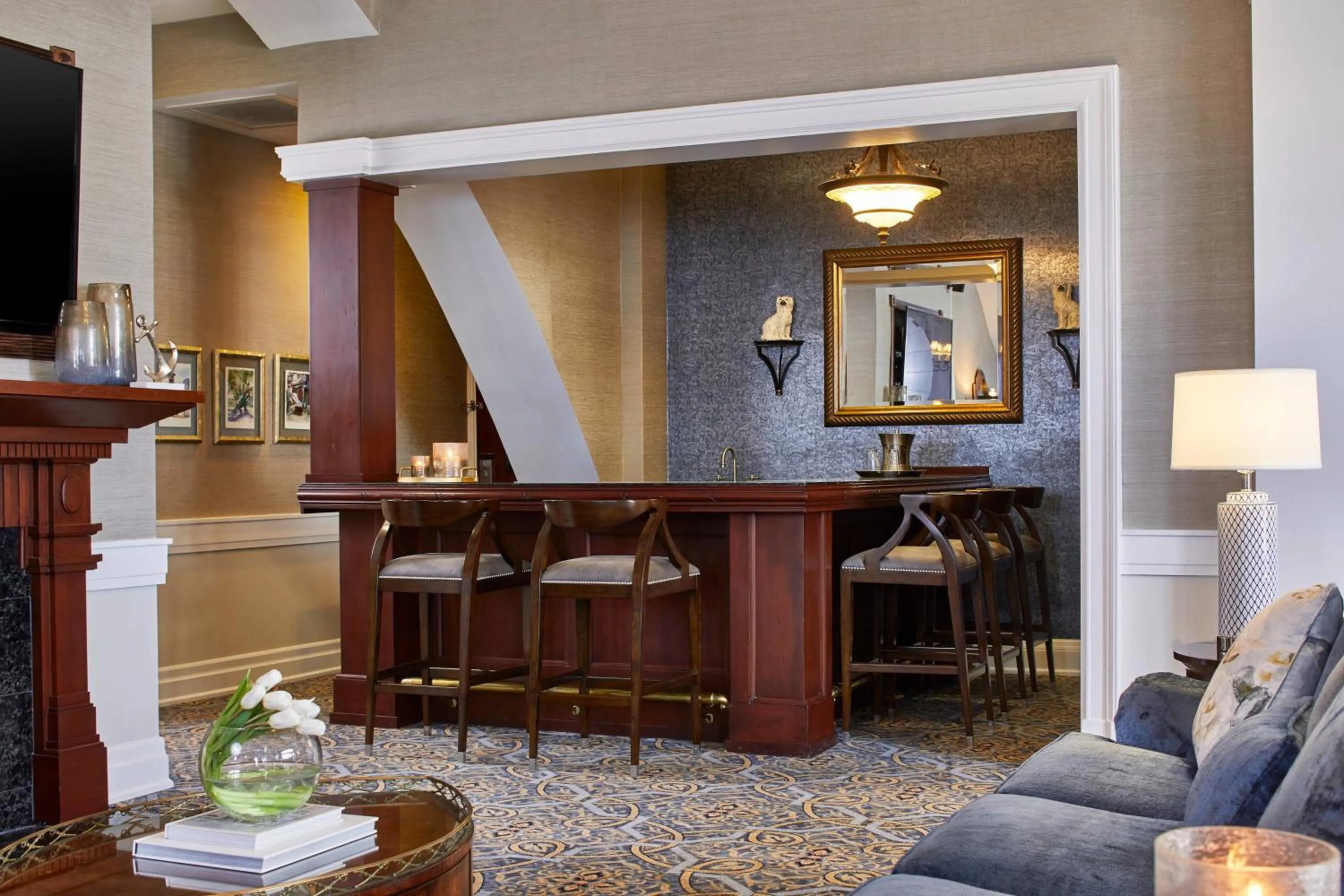 Lounge or bar in The Battle House Renaissance Mobile Hotel & Spa