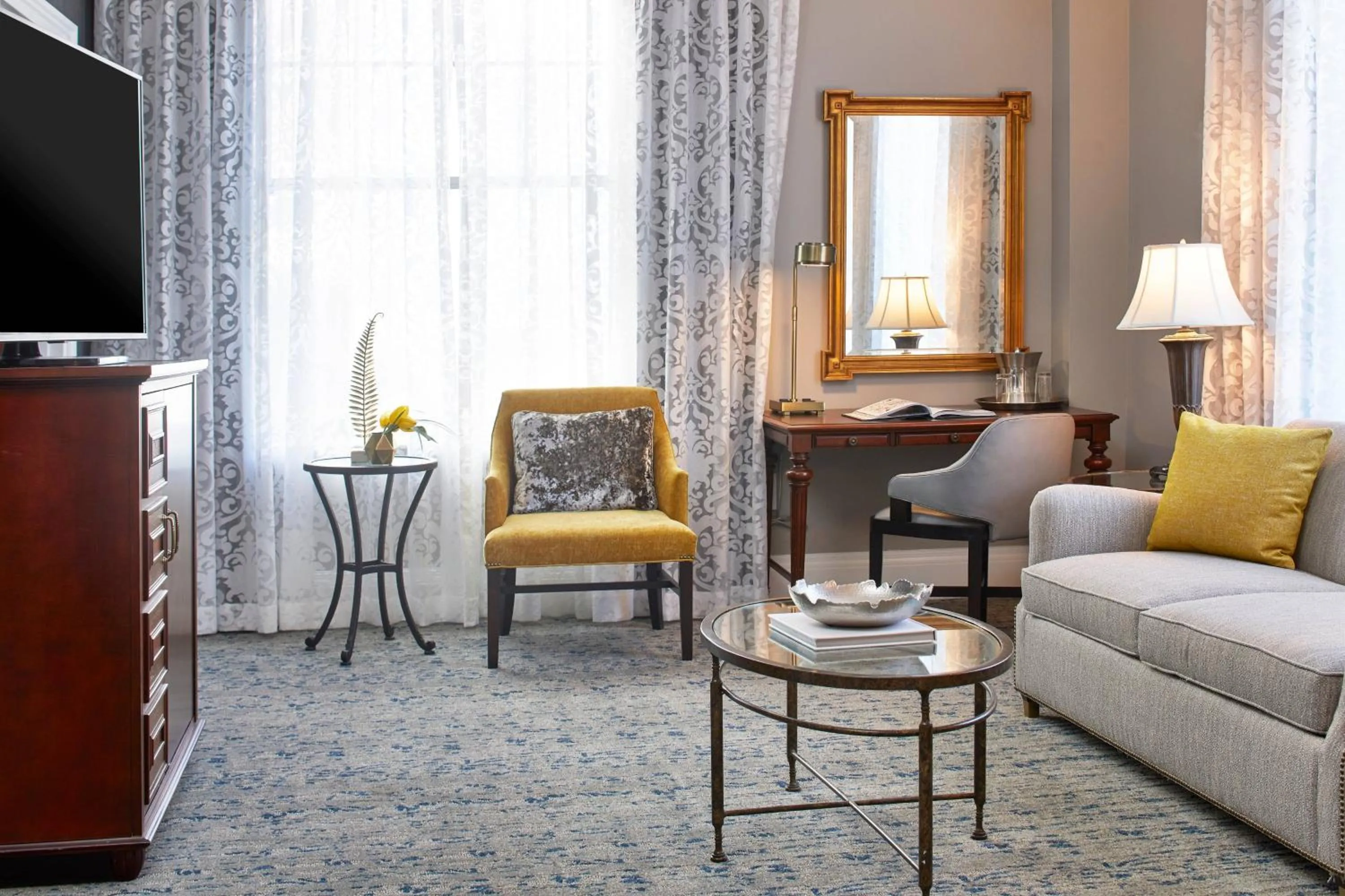 Living room in The Battle House Renaissance Mobile Hotel & Spa