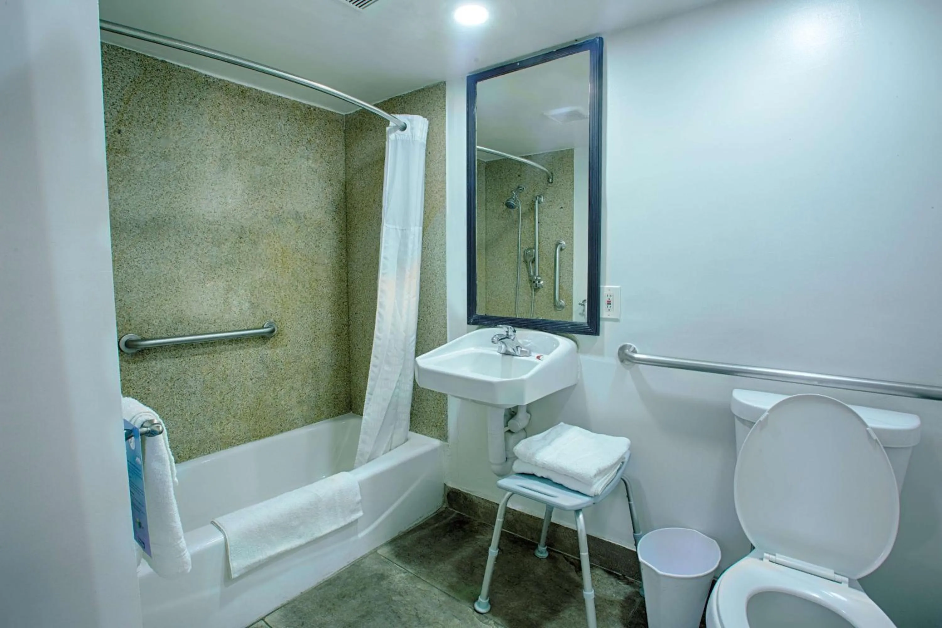 Bathroom in City Center Downtown