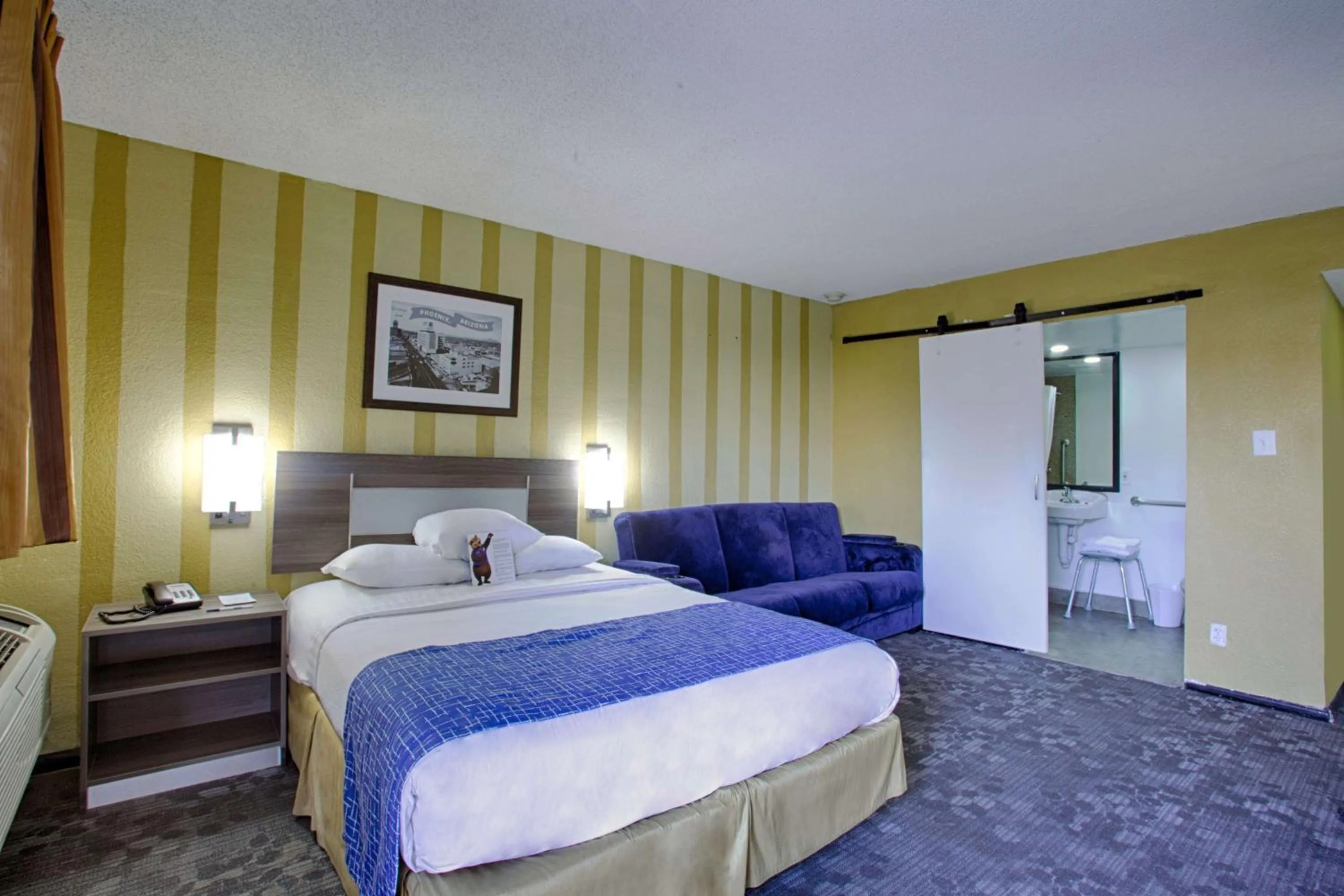 Photo of the whole room, Bed in City Center Downtown