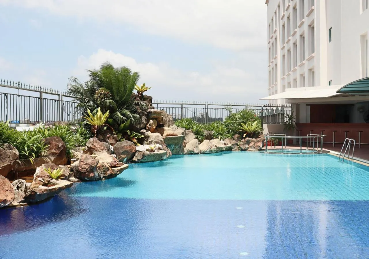 Swimming pool in Grand Palace Hotel