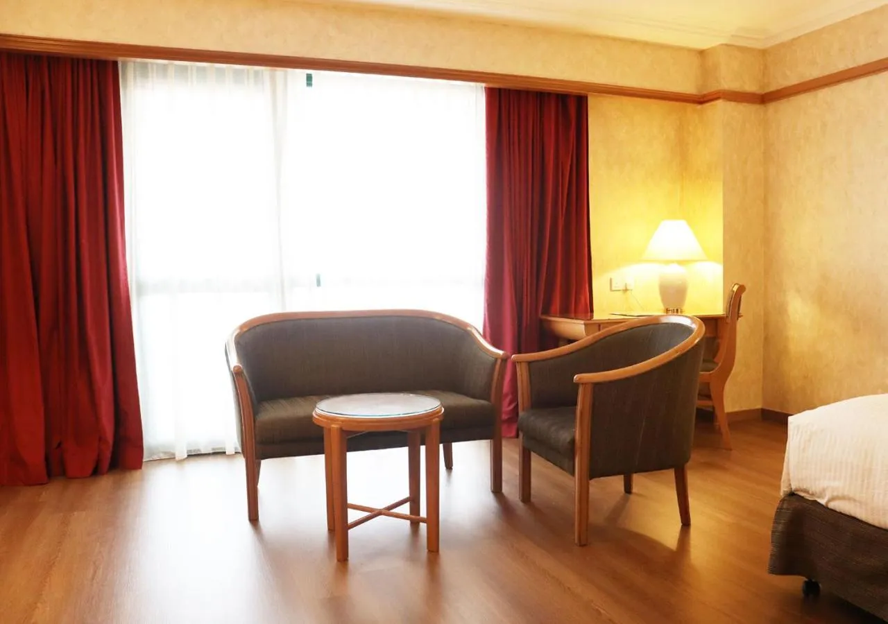 Seating area, Bed in Grand Palace Hotel