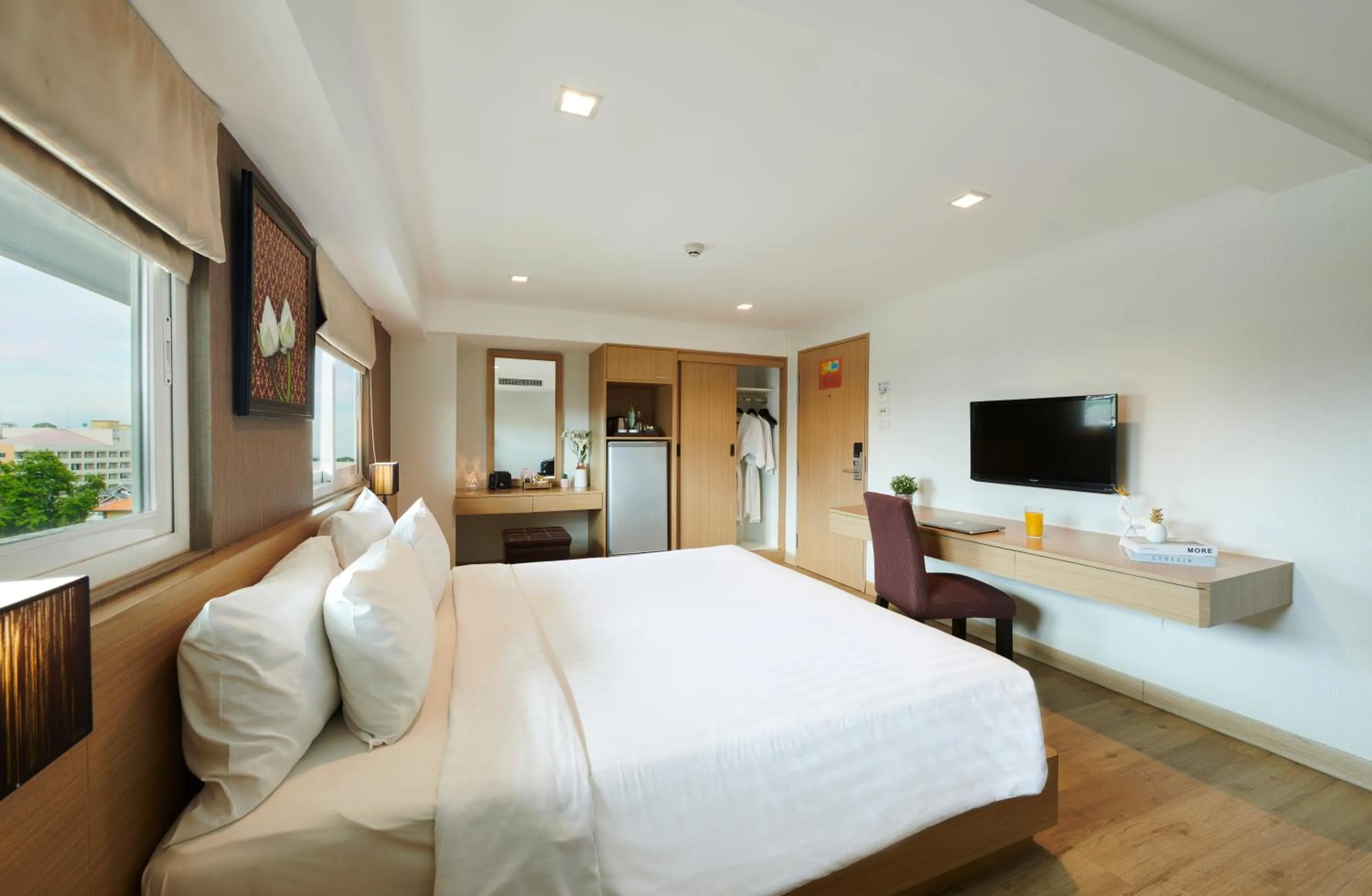 Bedroom, Bed in Adelphi Pattaya