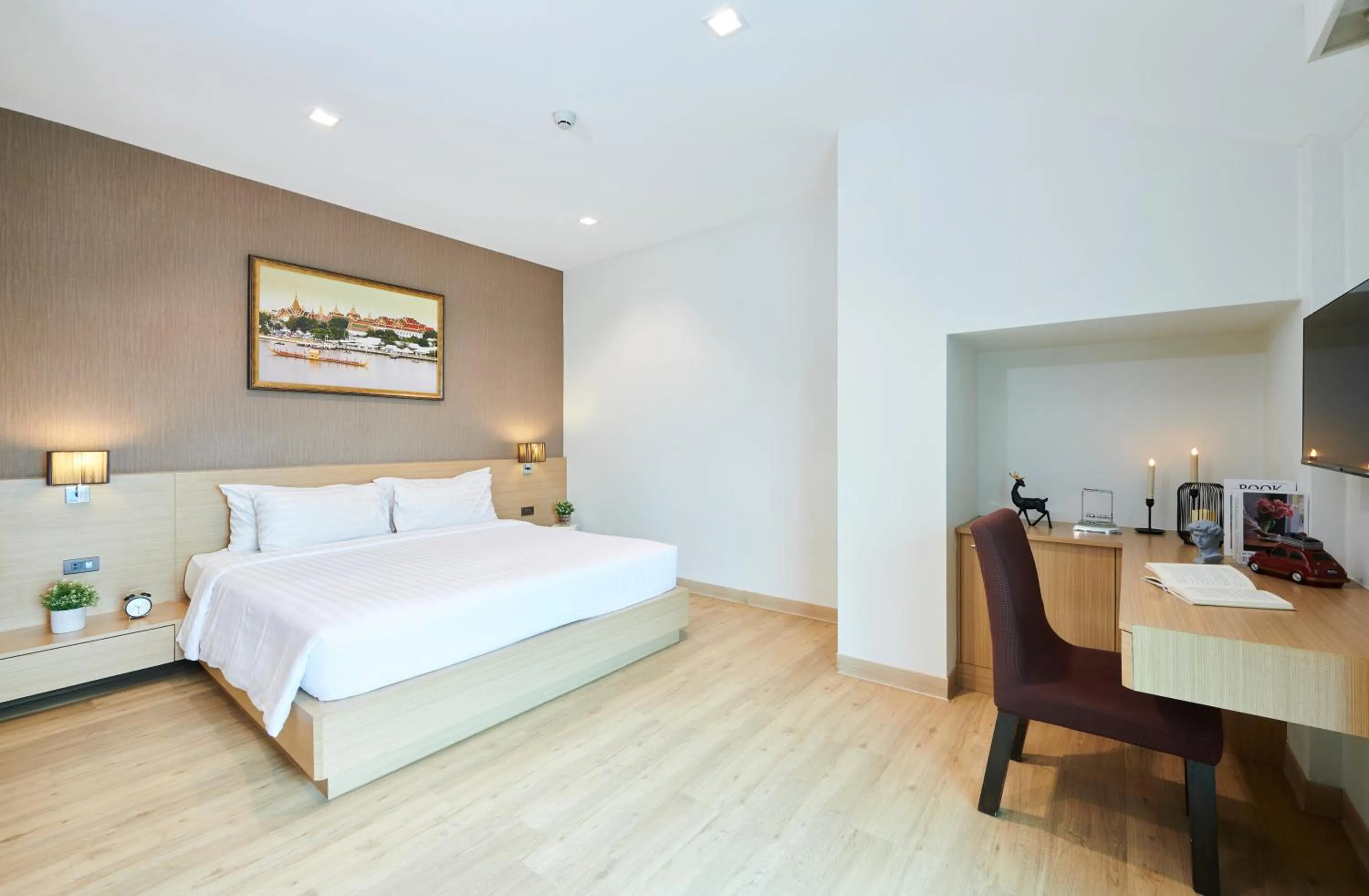 Bedroom, Bed in Adelphi Pattaya